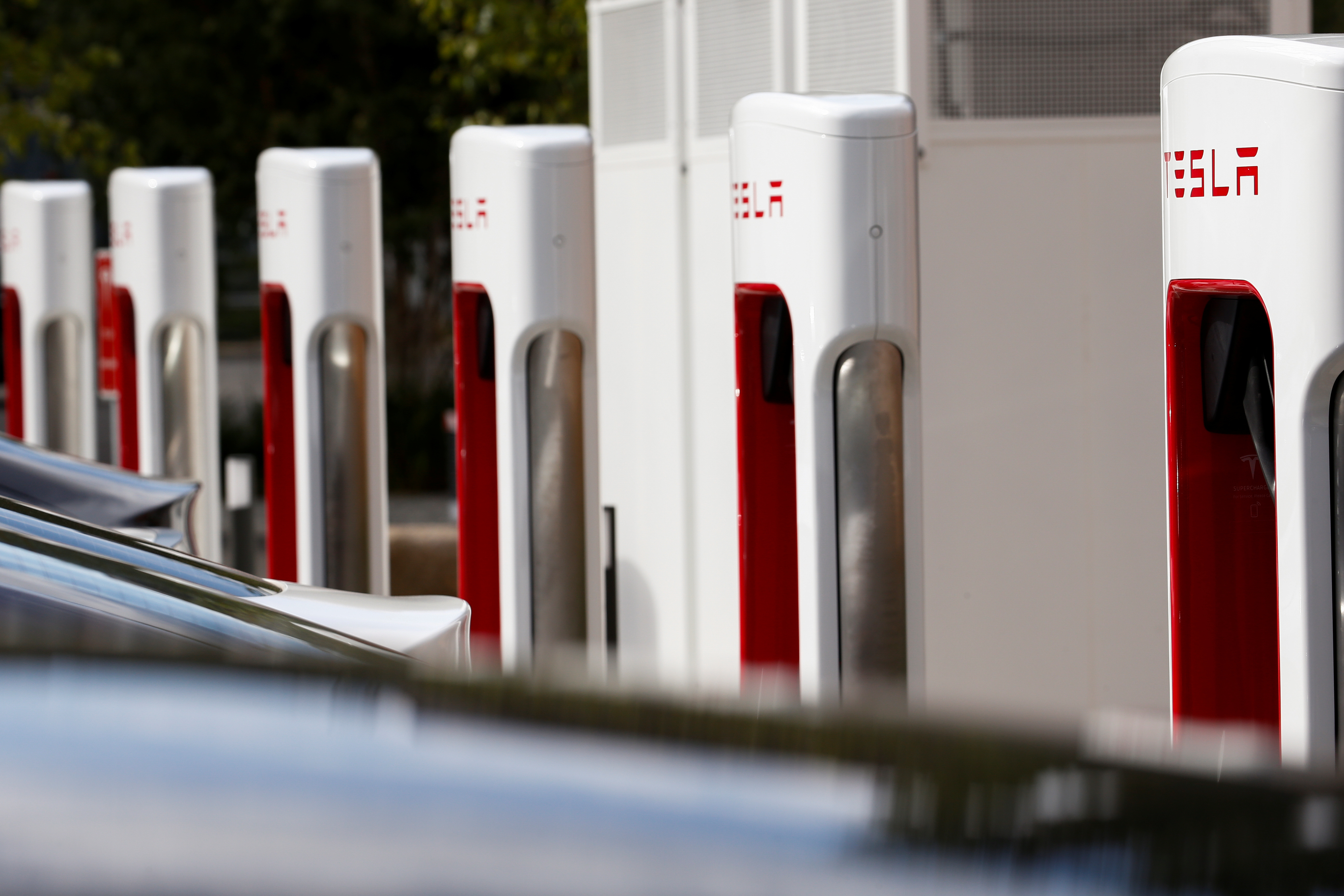 Tesla managers demonstrate V3 superchargers on German research campus in Berlin