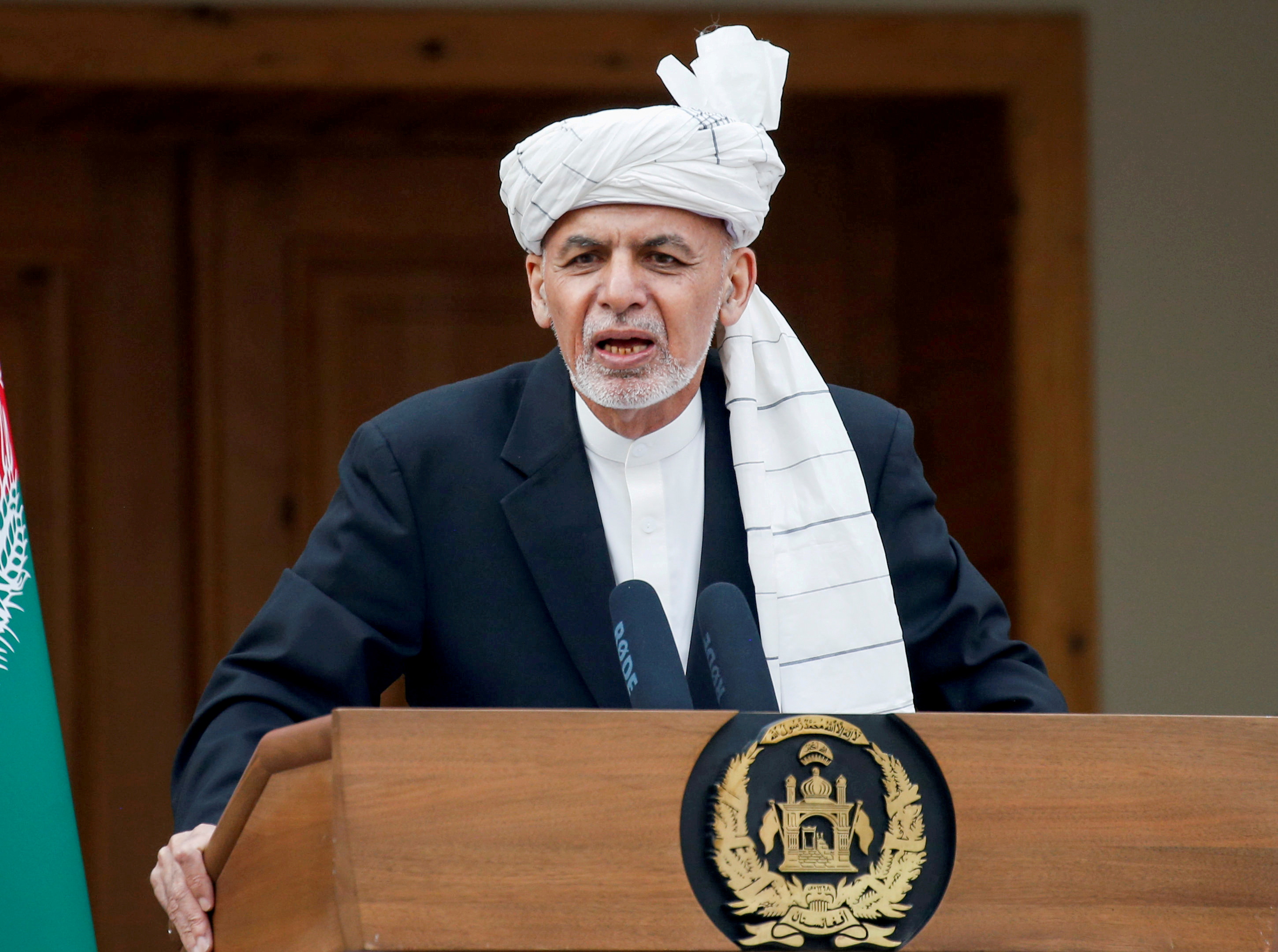 Afghan president replaces two top ministers, army chief as violence