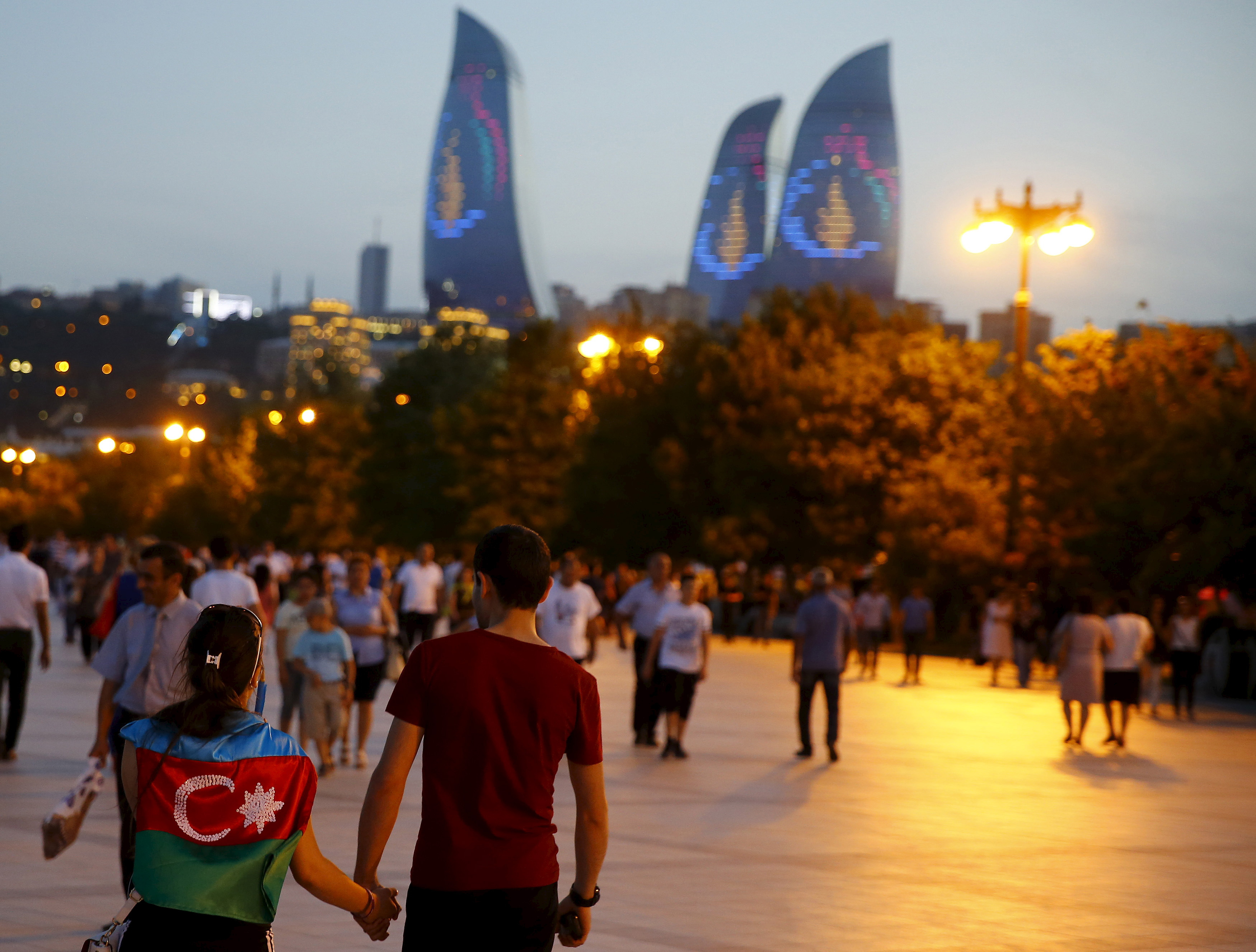 Населена азербайджан. Баку люди. Баку люди на улице. Азербайджанцы на улице. Баку население.