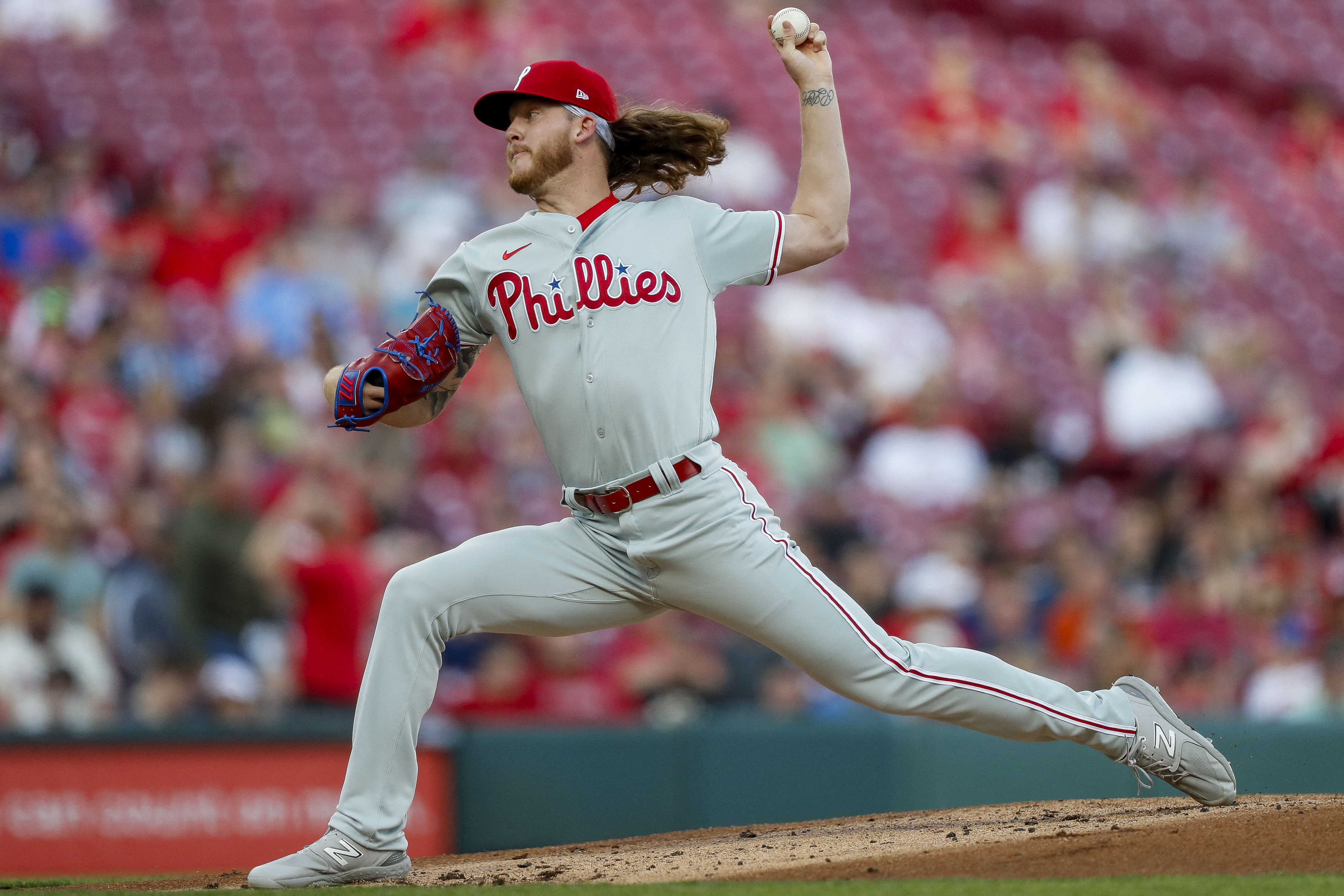 Reds deliver timely hitting to down Phillies