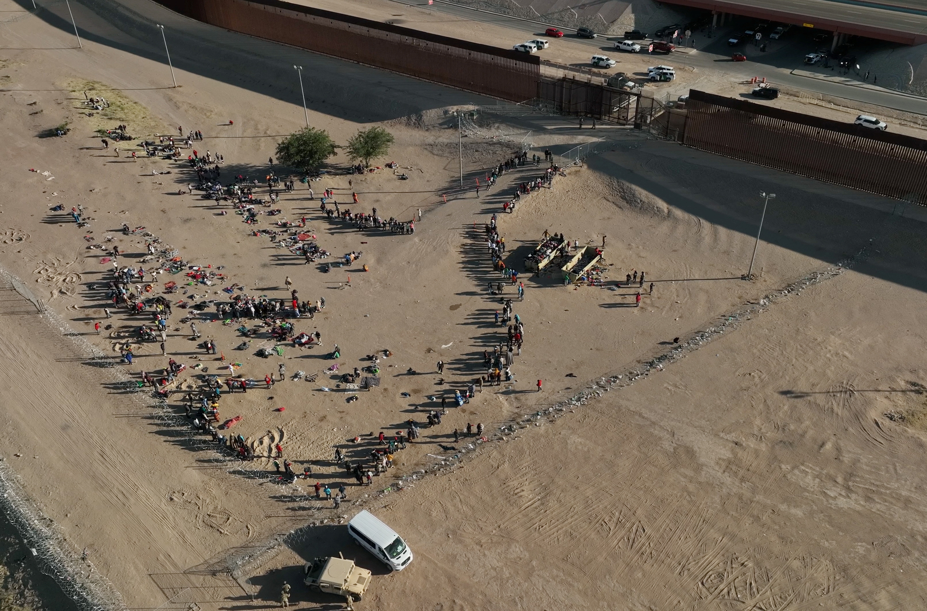 Migrants mass along US-Mexico border as Title 42 nears end - May 10 ...