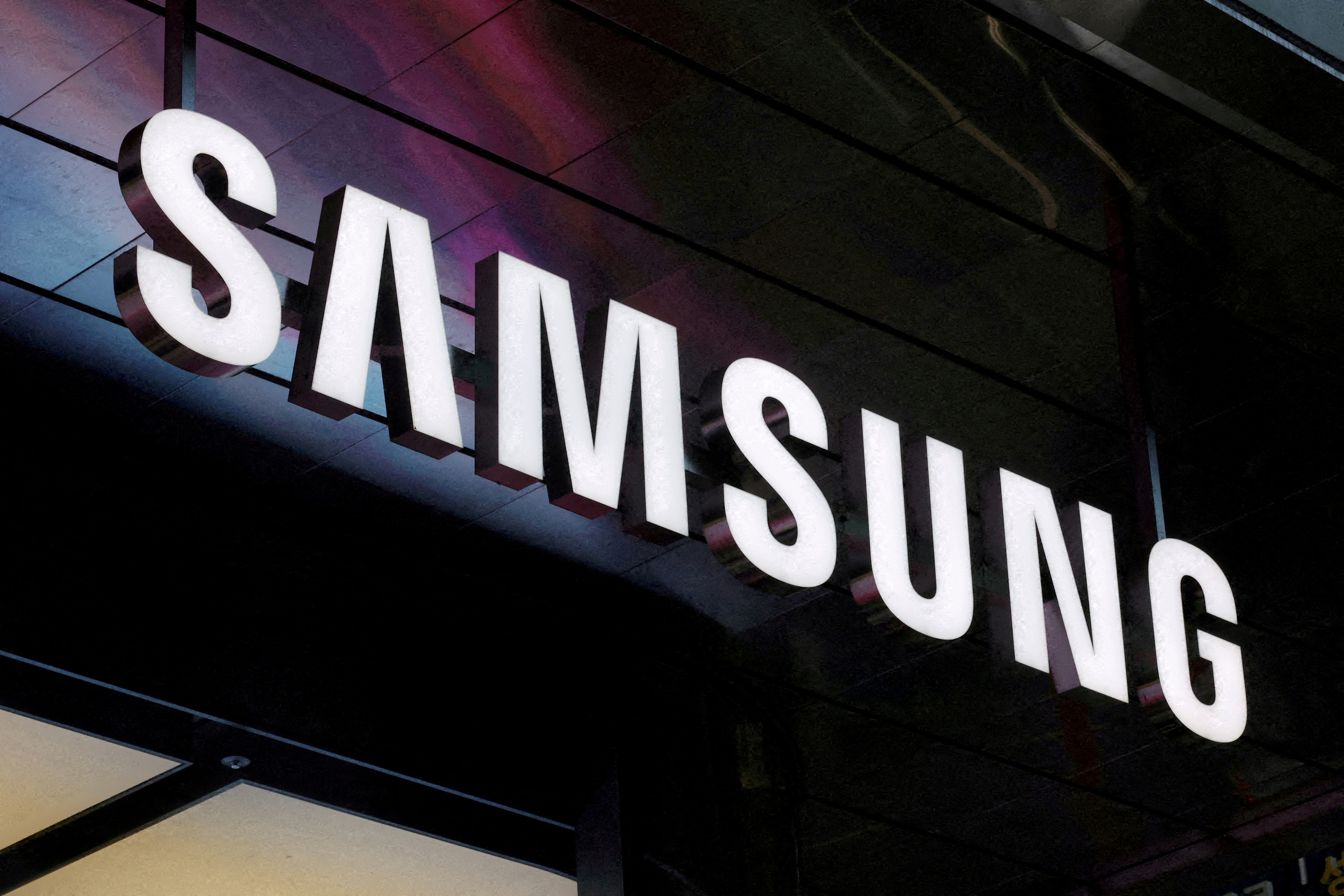 Samsung in talks to invest in Mistral at 20 billion euro valuation, FT  reports | Reuters