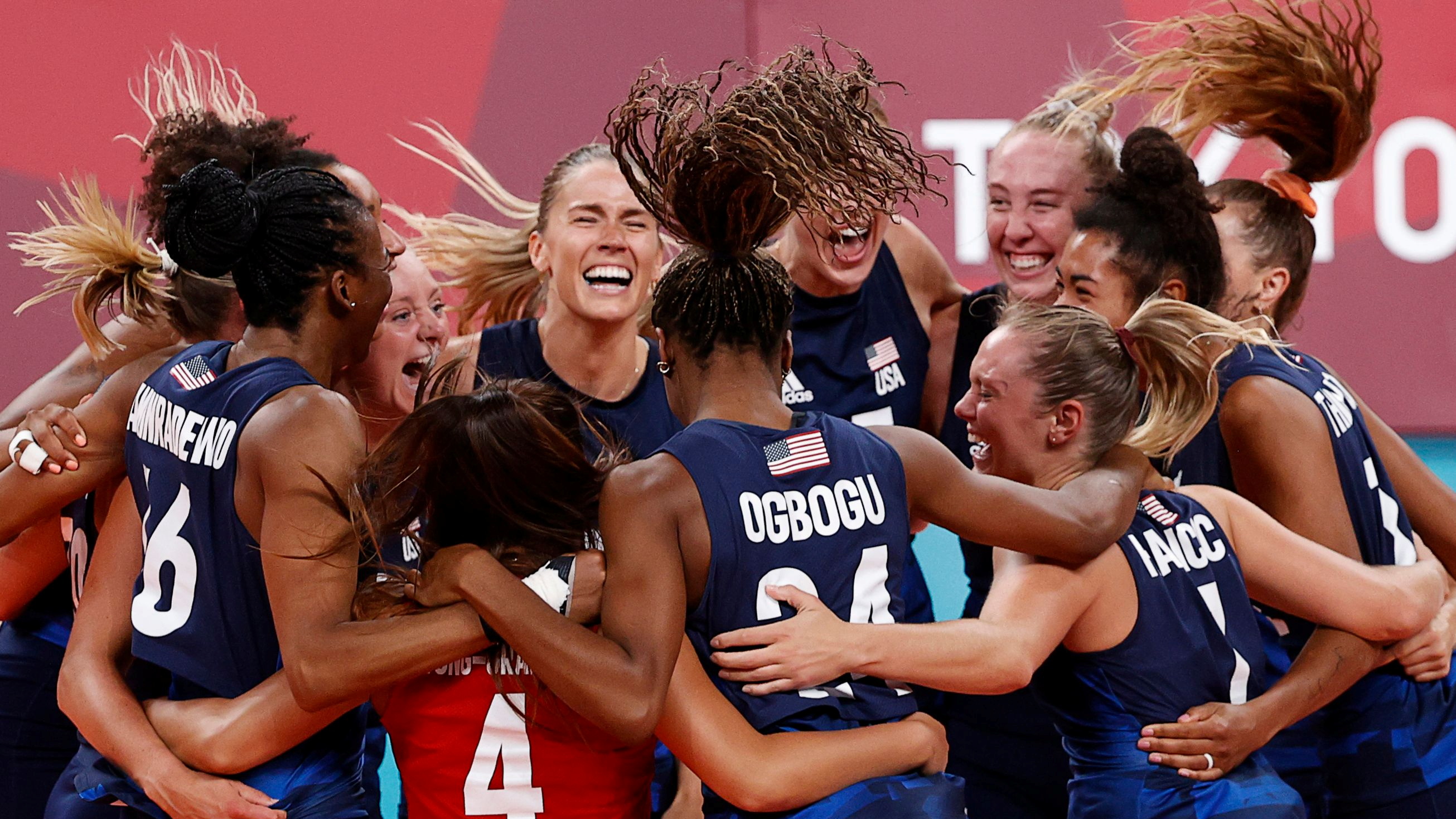 Tokyo 2020 Olympics - Volleyball - Women's Semifinal - Serbia v USA - Ariake Arena, Tokyo, Japan – August 6, 2021. Players of the United States celebrate after the match. REUTERS/Valentyn Ogirenko