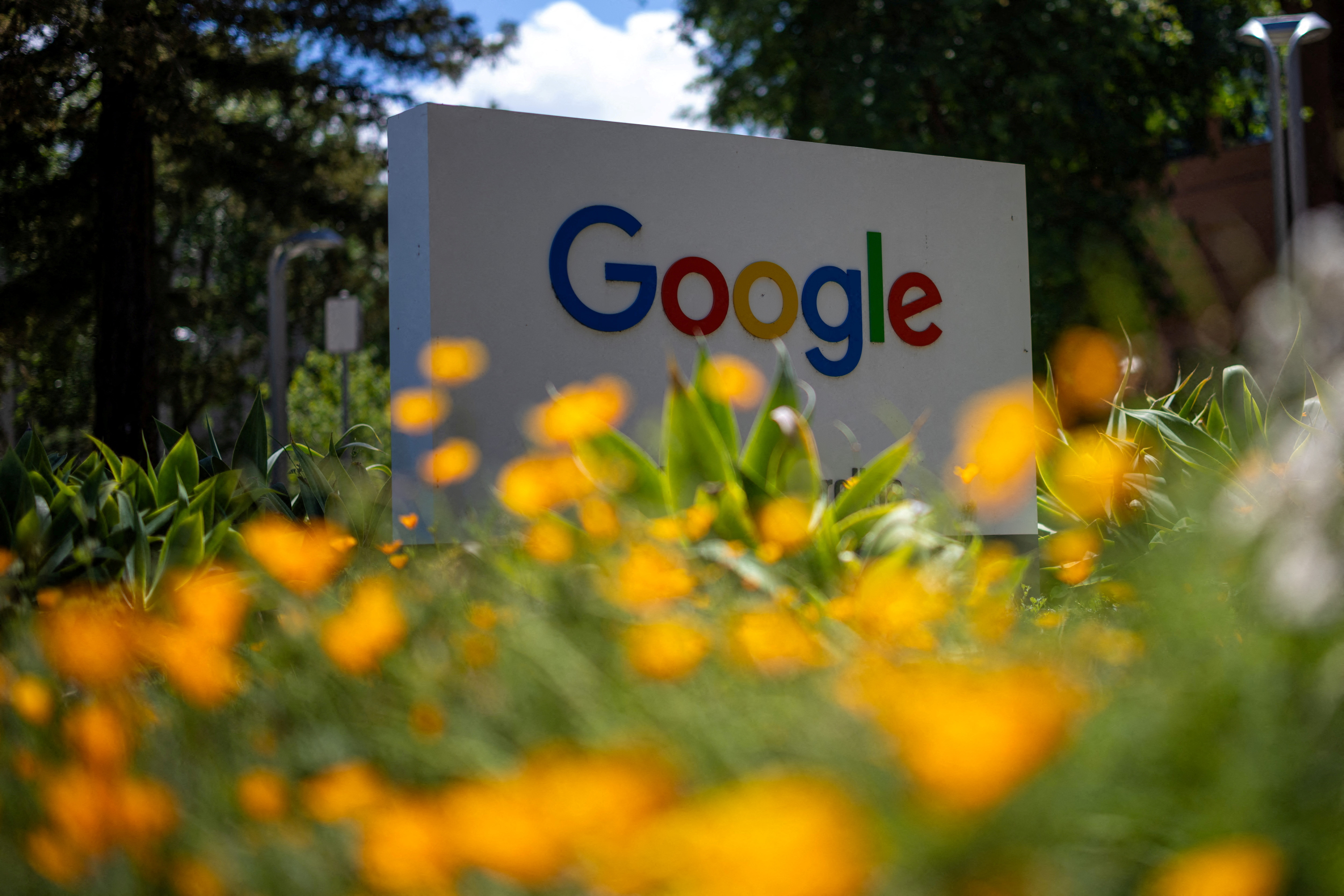 Google keeps Chrome and Apple deal but must share data in big antitrust  ruling | Reuters