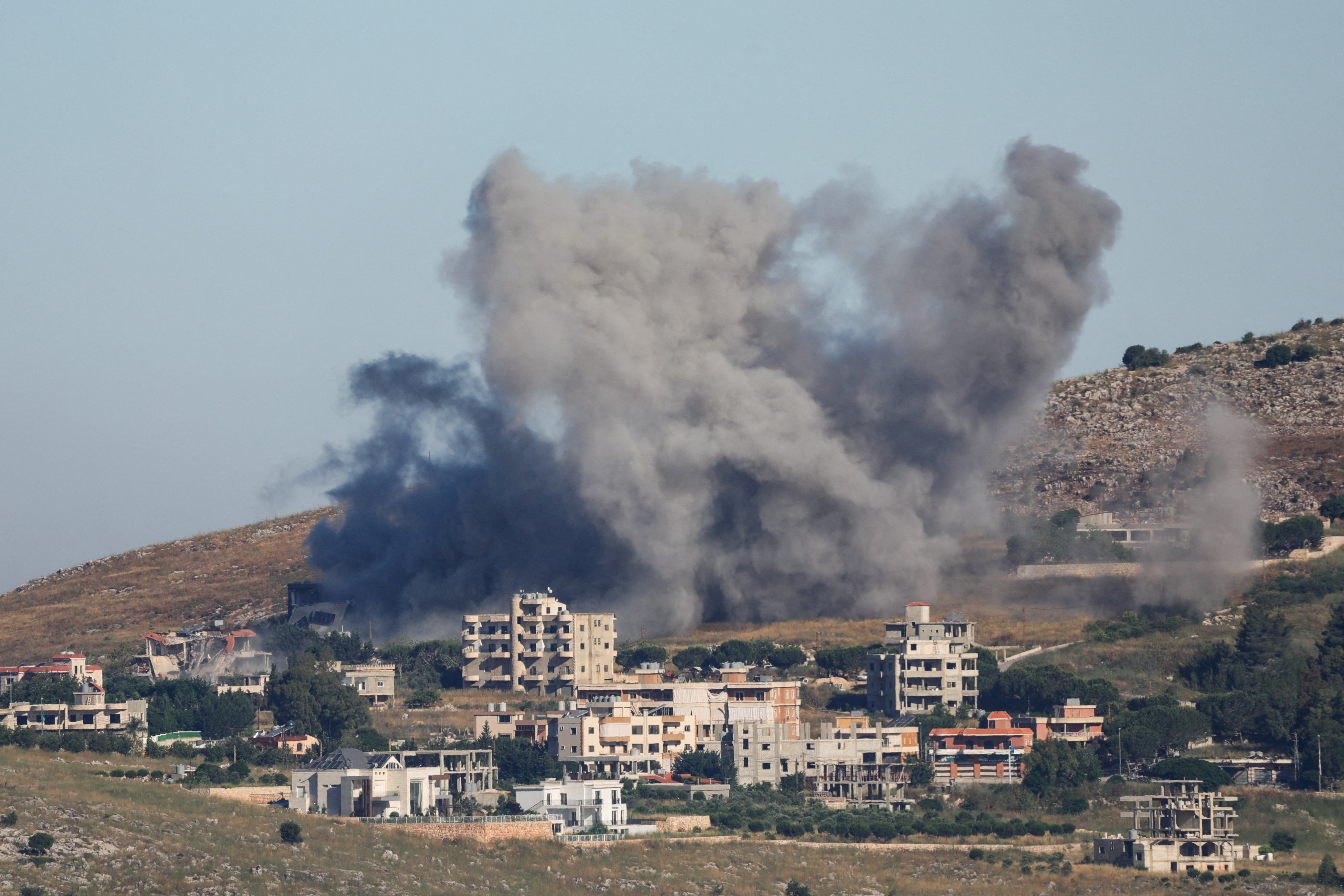 イスラエル、ヒズボラのロケット弾迎撃 レバノン南部や首都近郊も攻撃
