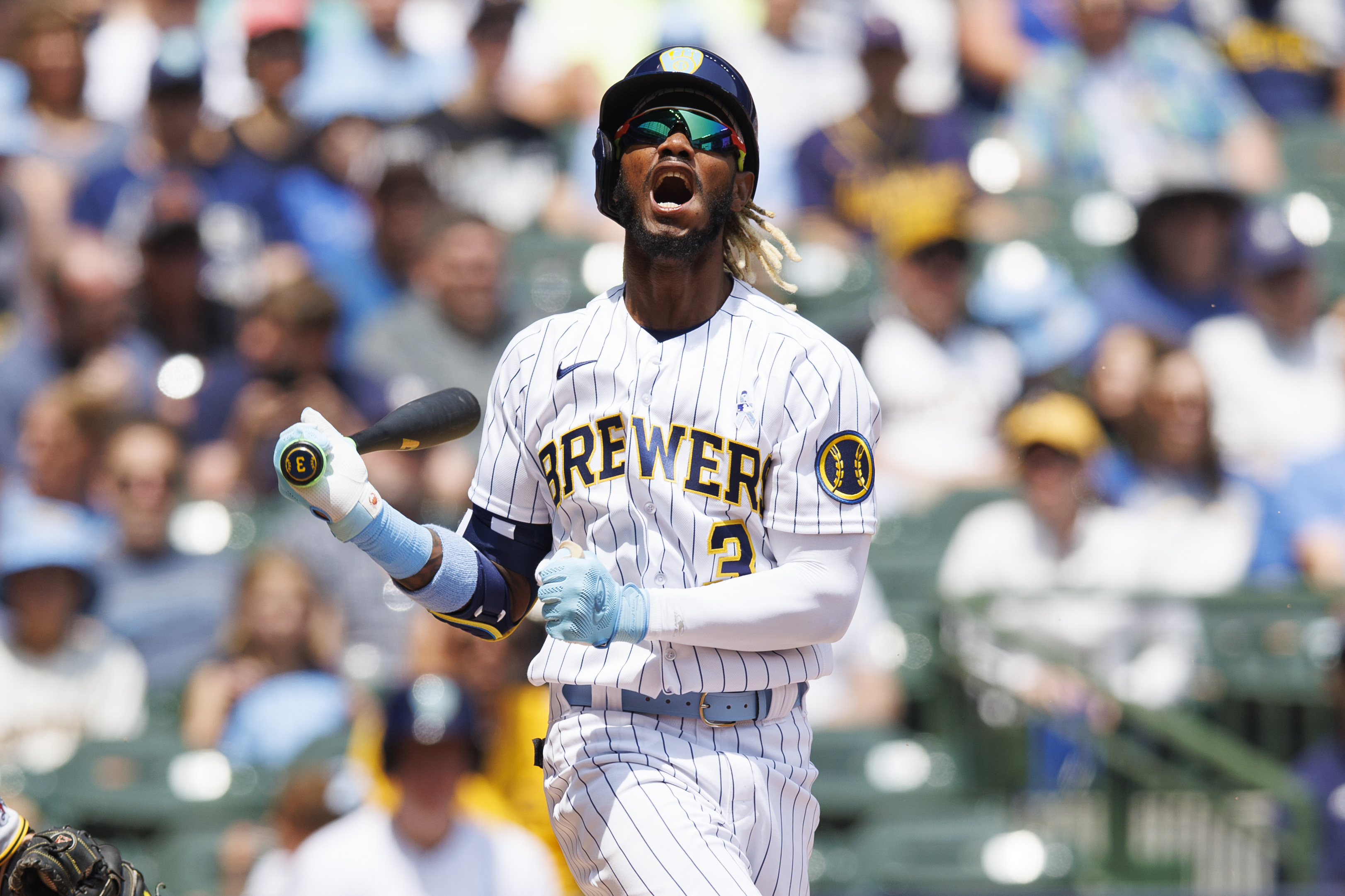 Brewers storm back for victory, send Pirates home empty-handed