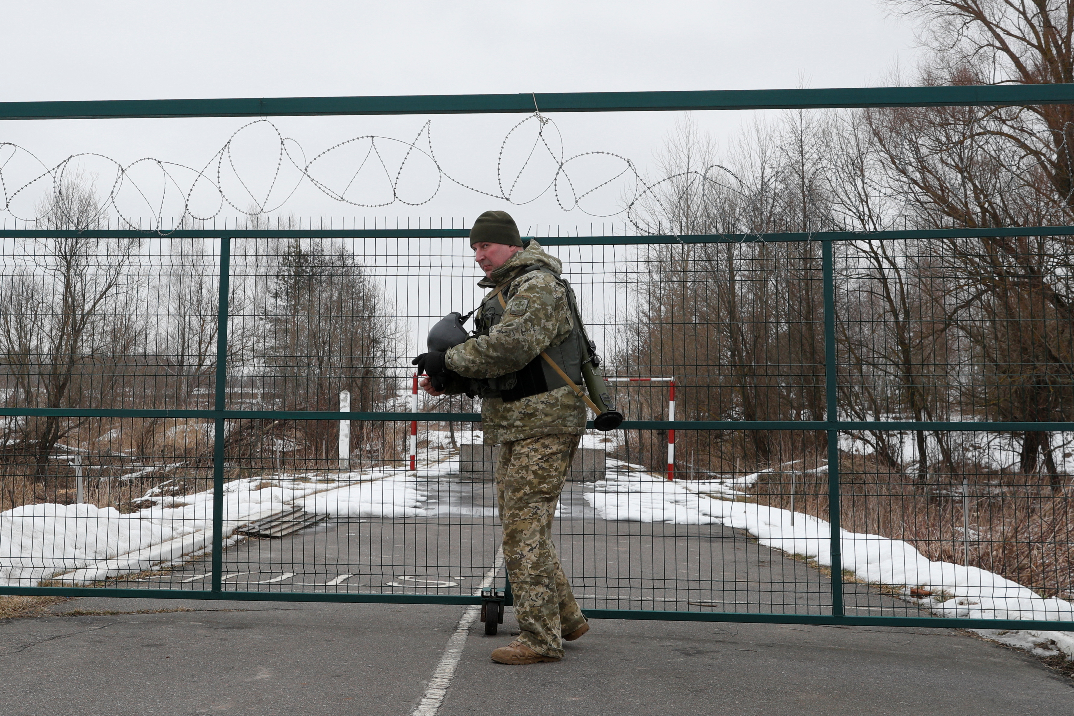 Ukrainian border guards keep watch on the frontier with Russia in Chernihiv region