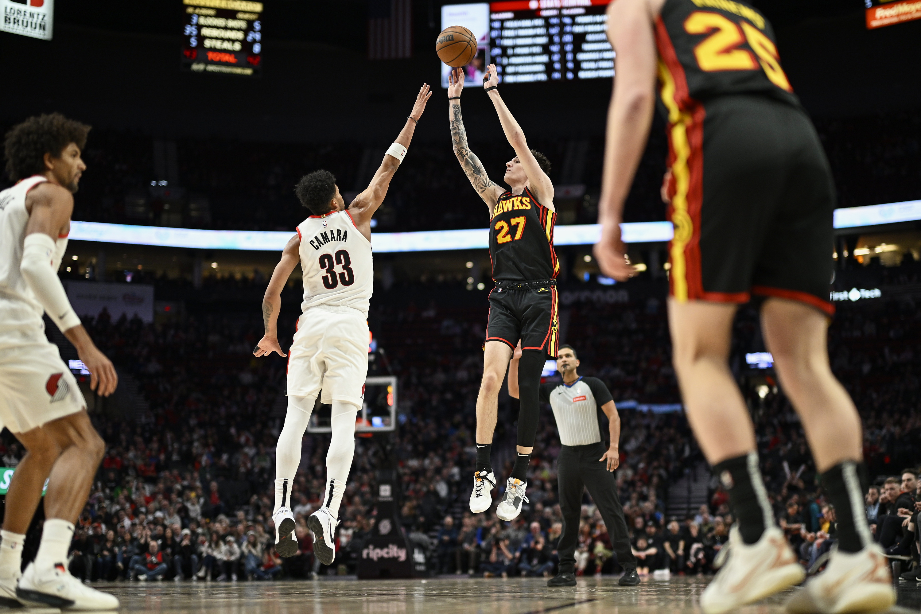 Anfernee Simons, Deandre Ayton Help Blazers Beat Hawks | Reuters