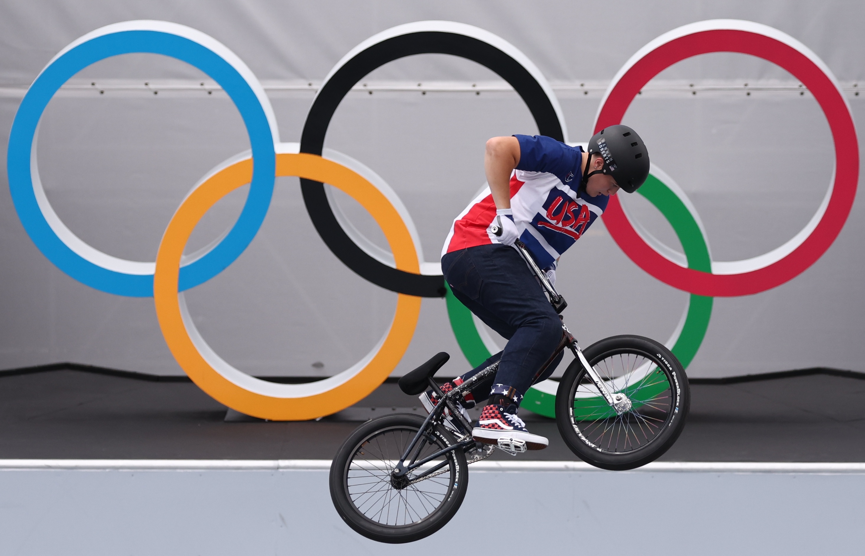 beam Plow Sada Cycling-BMX freestylers soar on Games debut | Reuters