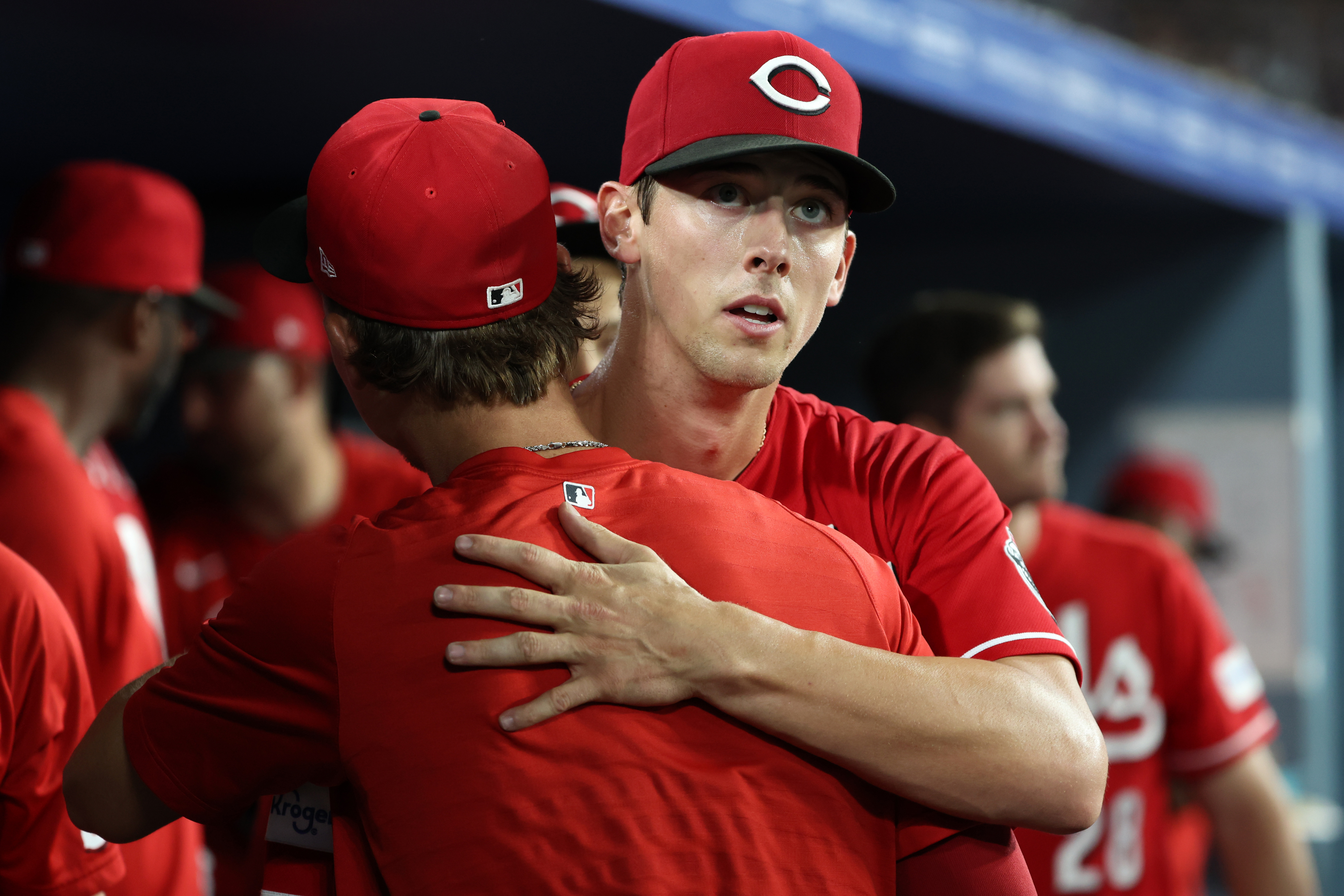 Eugenio Suárez hits 2 homers in Cincinnati Reds win, tied for MLB lead