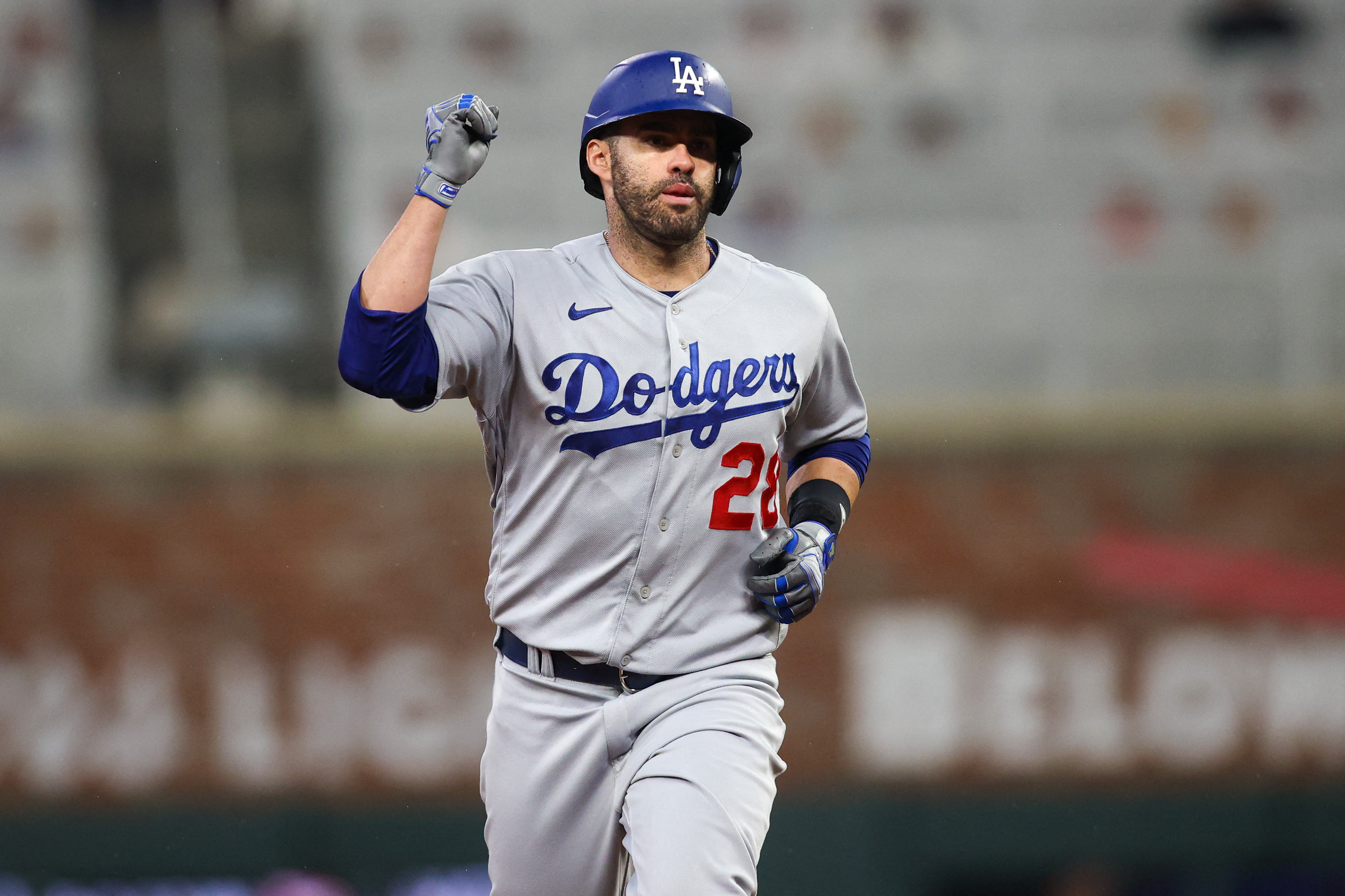 Dodgers rally to beat Braves in NL showdown