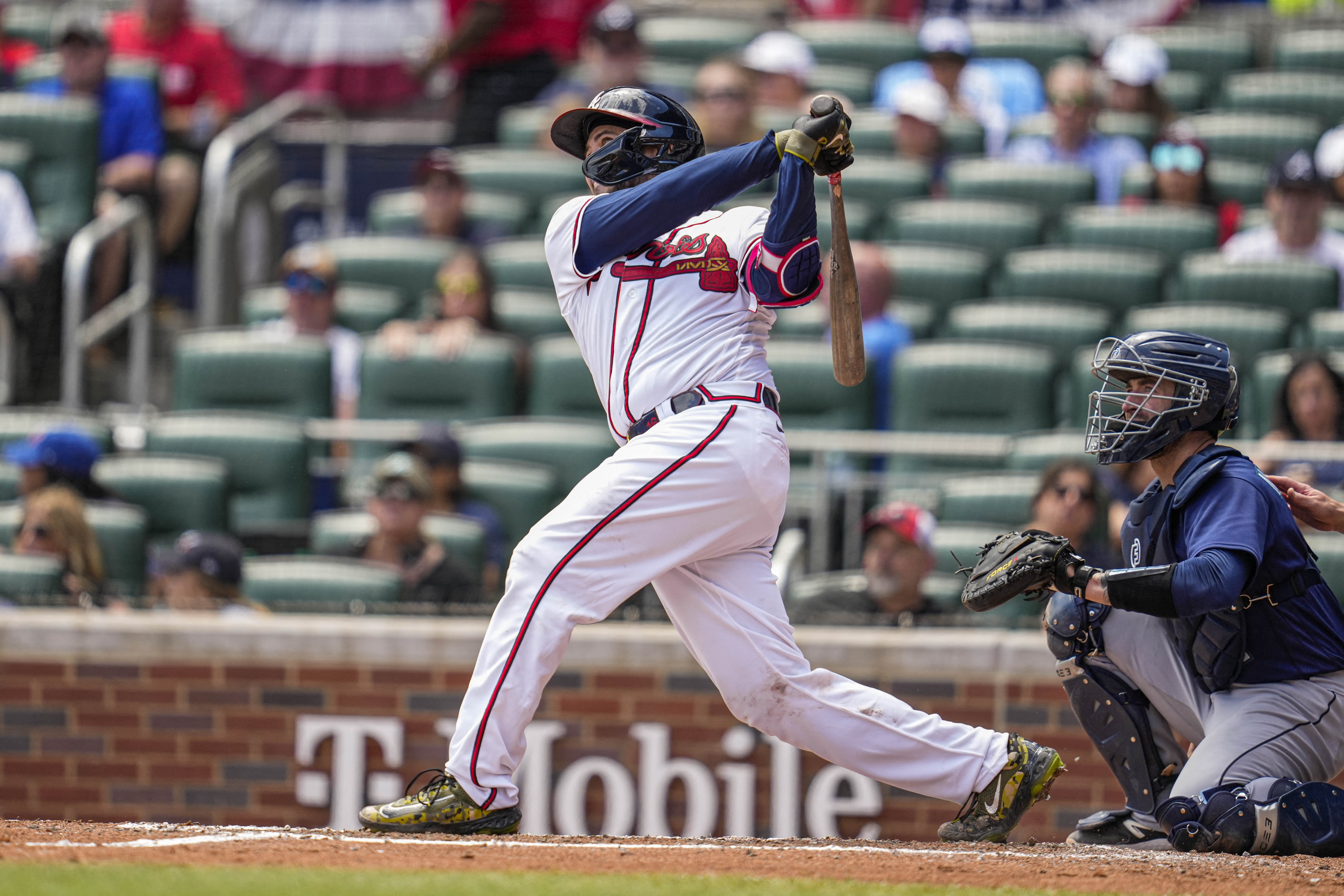 Braves' Jared Shuster stifles Mariners for first MLB win