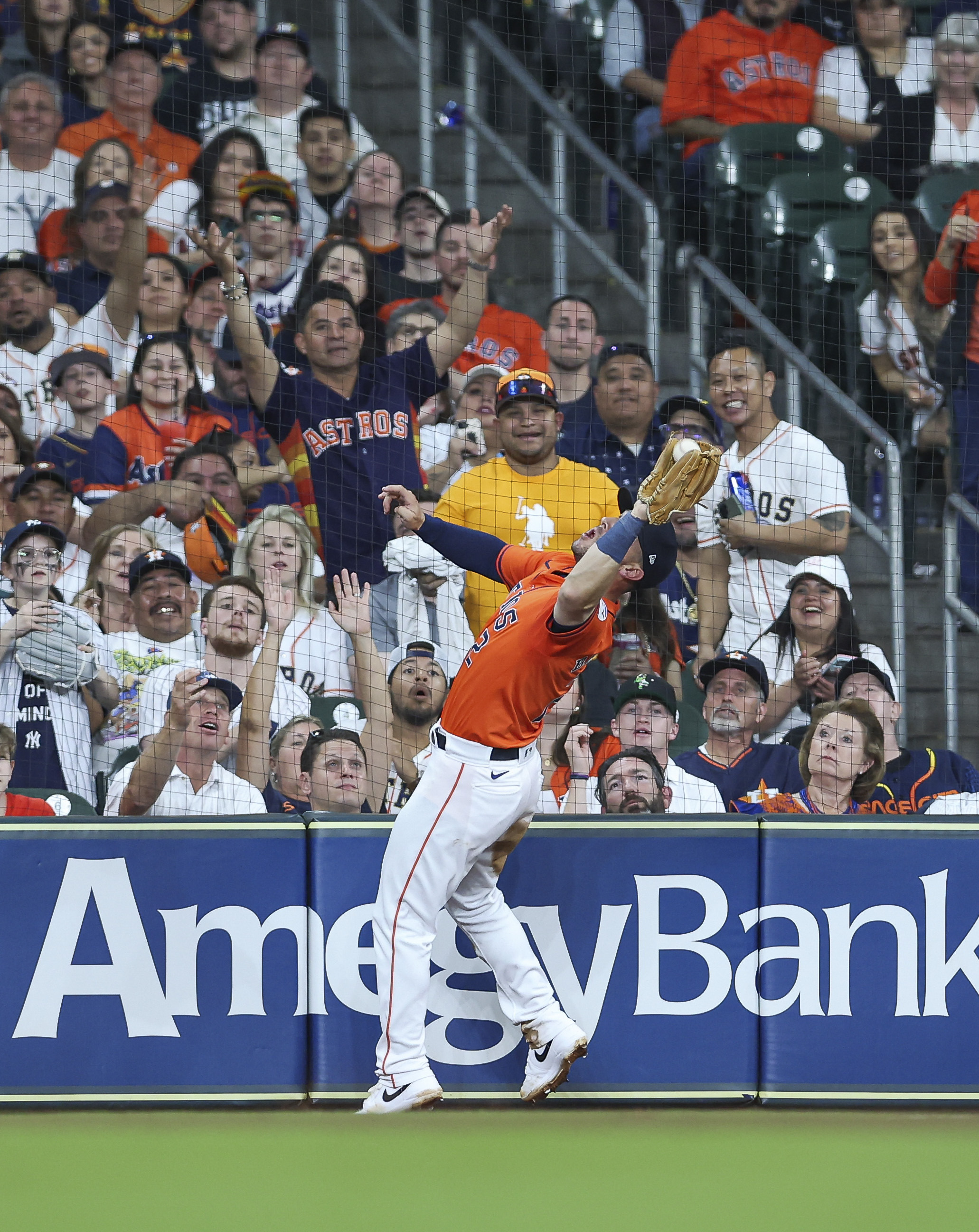 Late surge leads Yankees past sloppy Astros Reuters