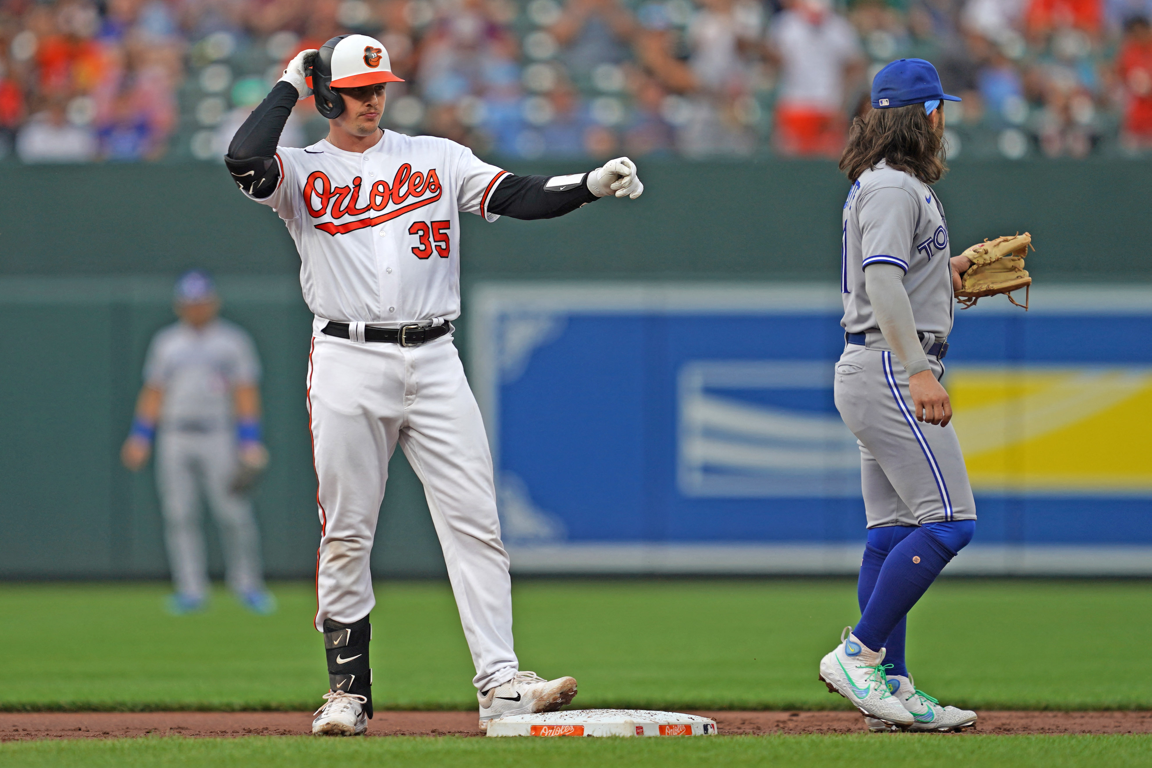 Gunnar Henderson helps Orioles blast Blue Jays