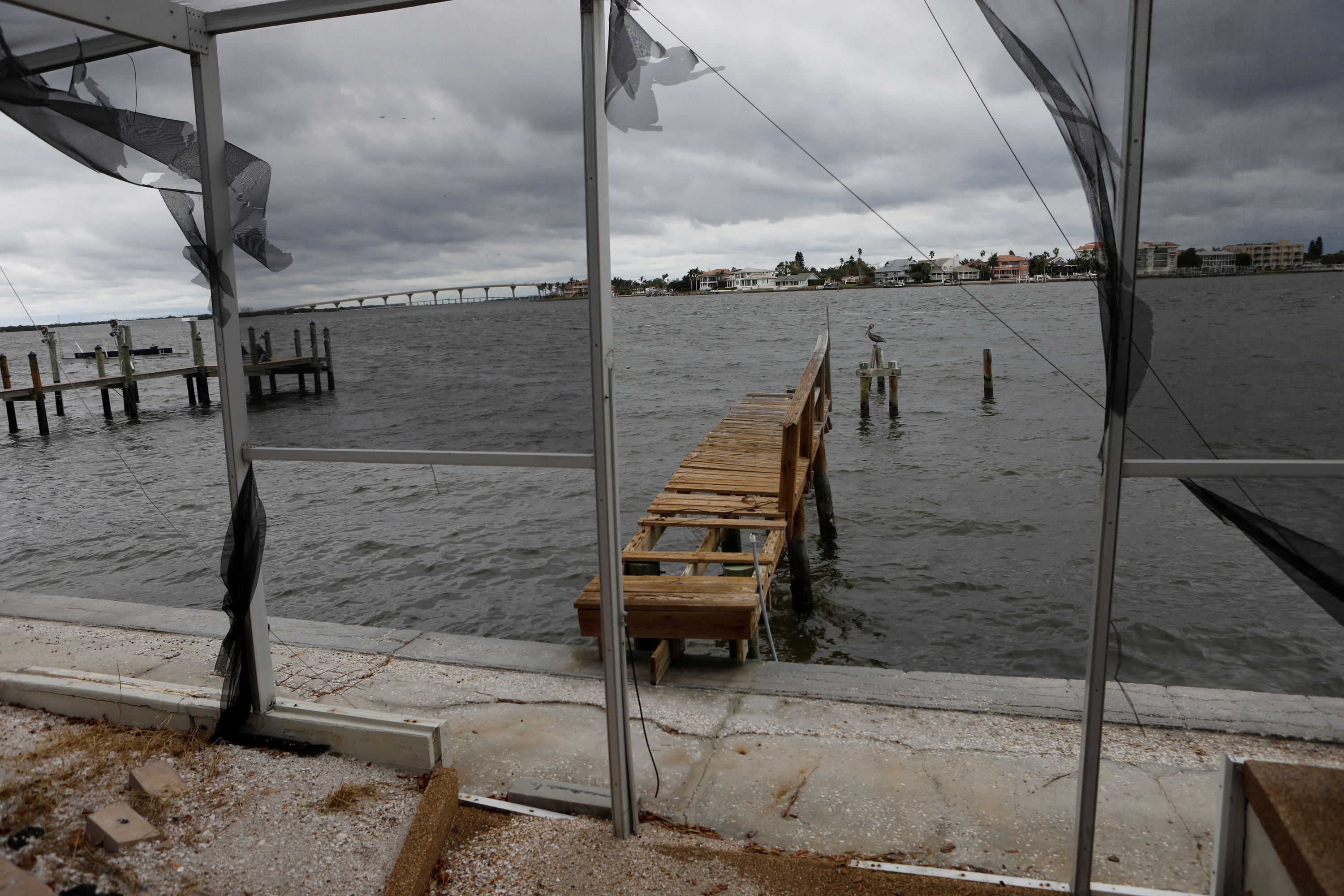 La vista desde una estructura costera antes de la llegada del huracán Milton, en St. Pete Beach.