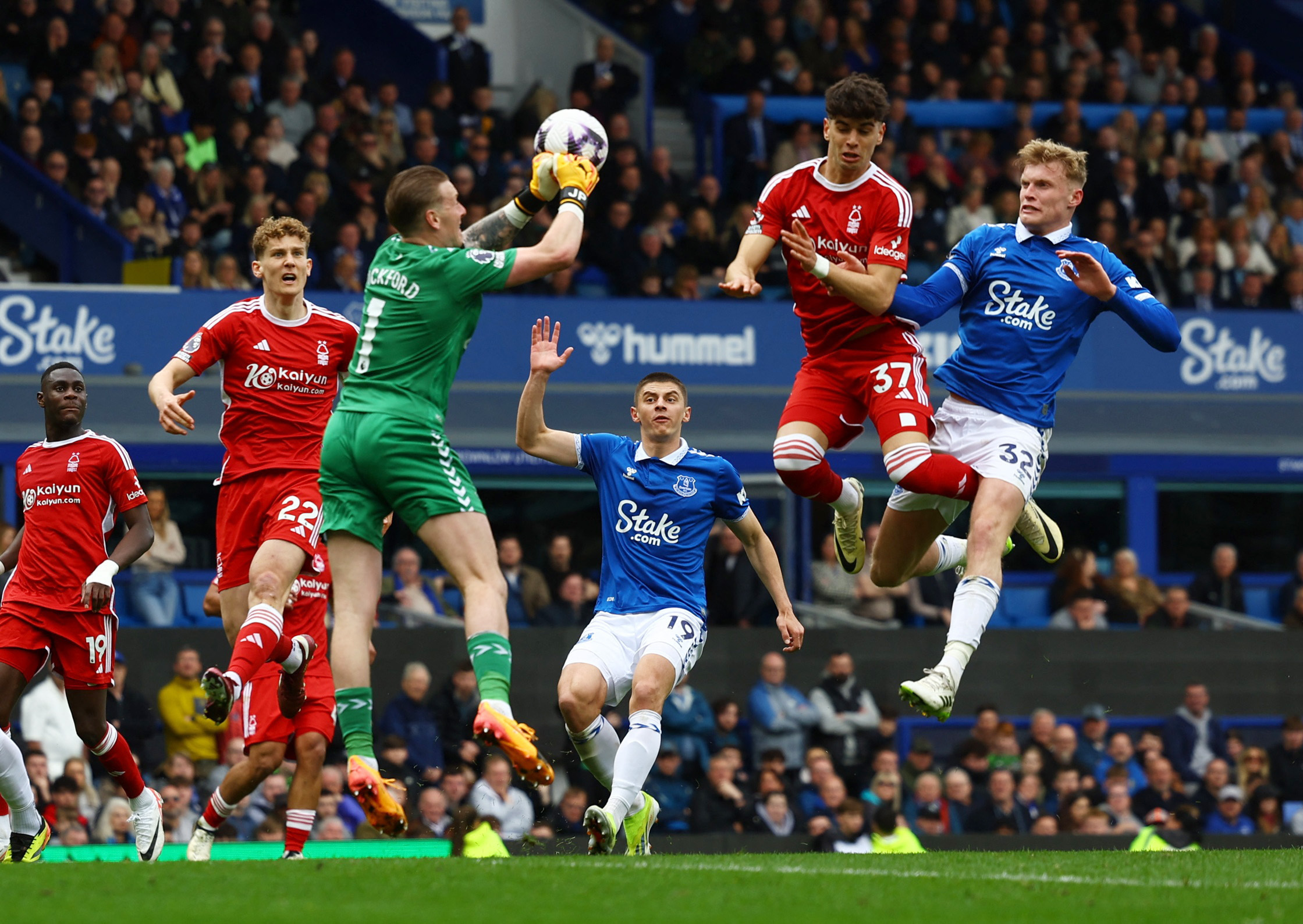 Everton grab 2-0 victory over Forest to boost survival hopes | Reuters