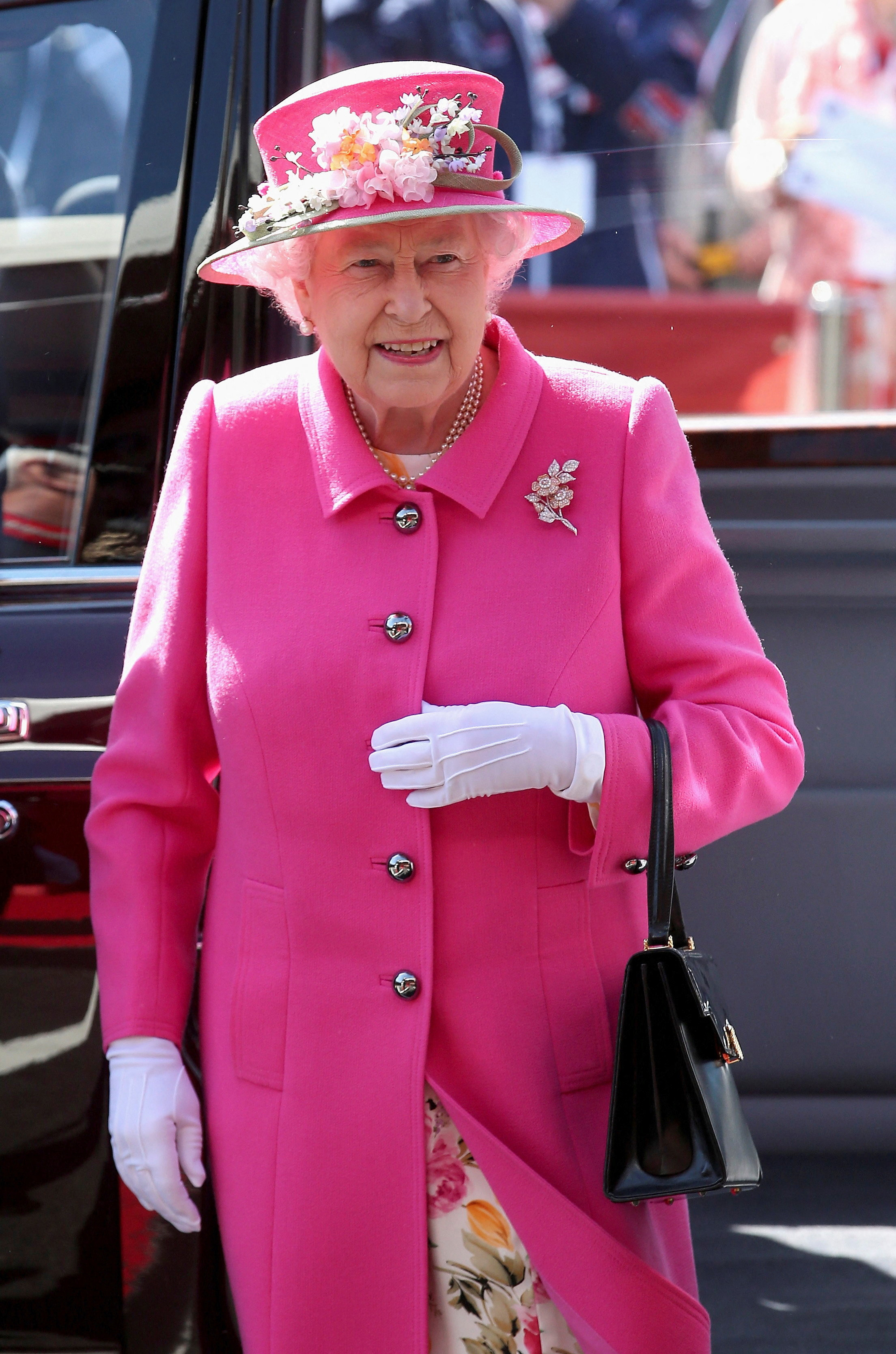 British monarchy's fashion mantle passes to younger generation | Reuters