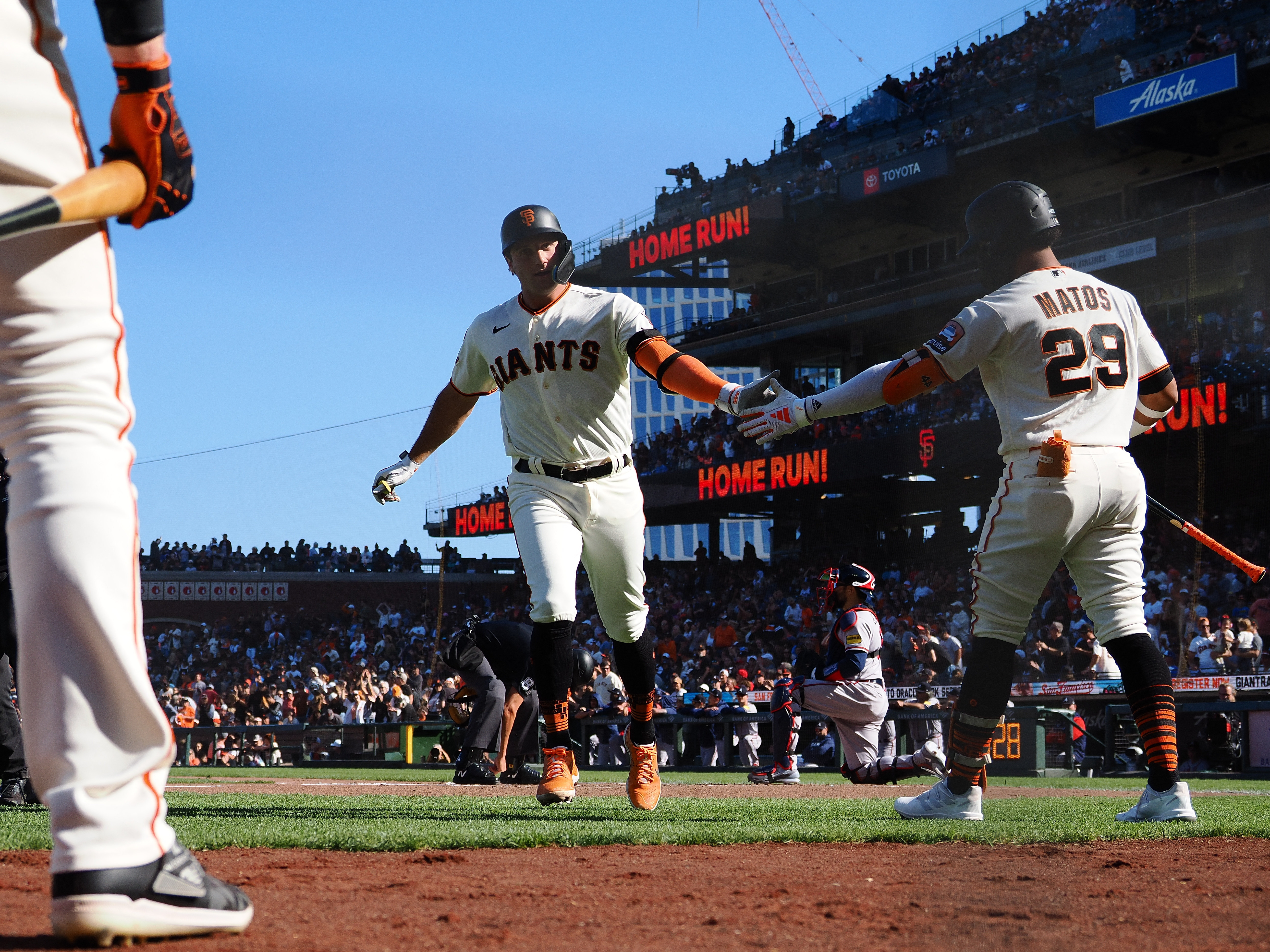 Giants stage comeback, force extra innings, avoid the sweep