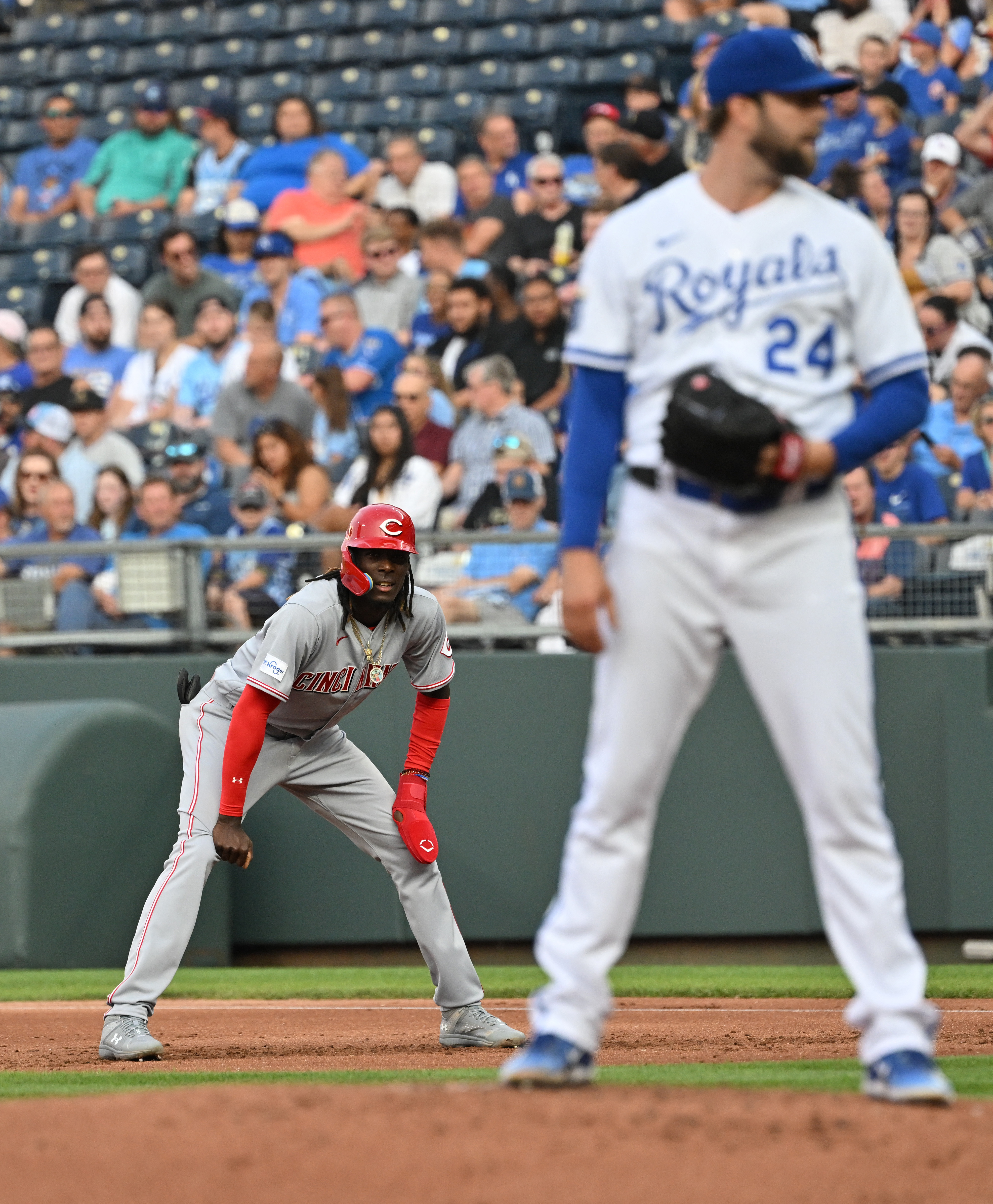 Cincinnati Reds beat Kansas City Royals after big inning