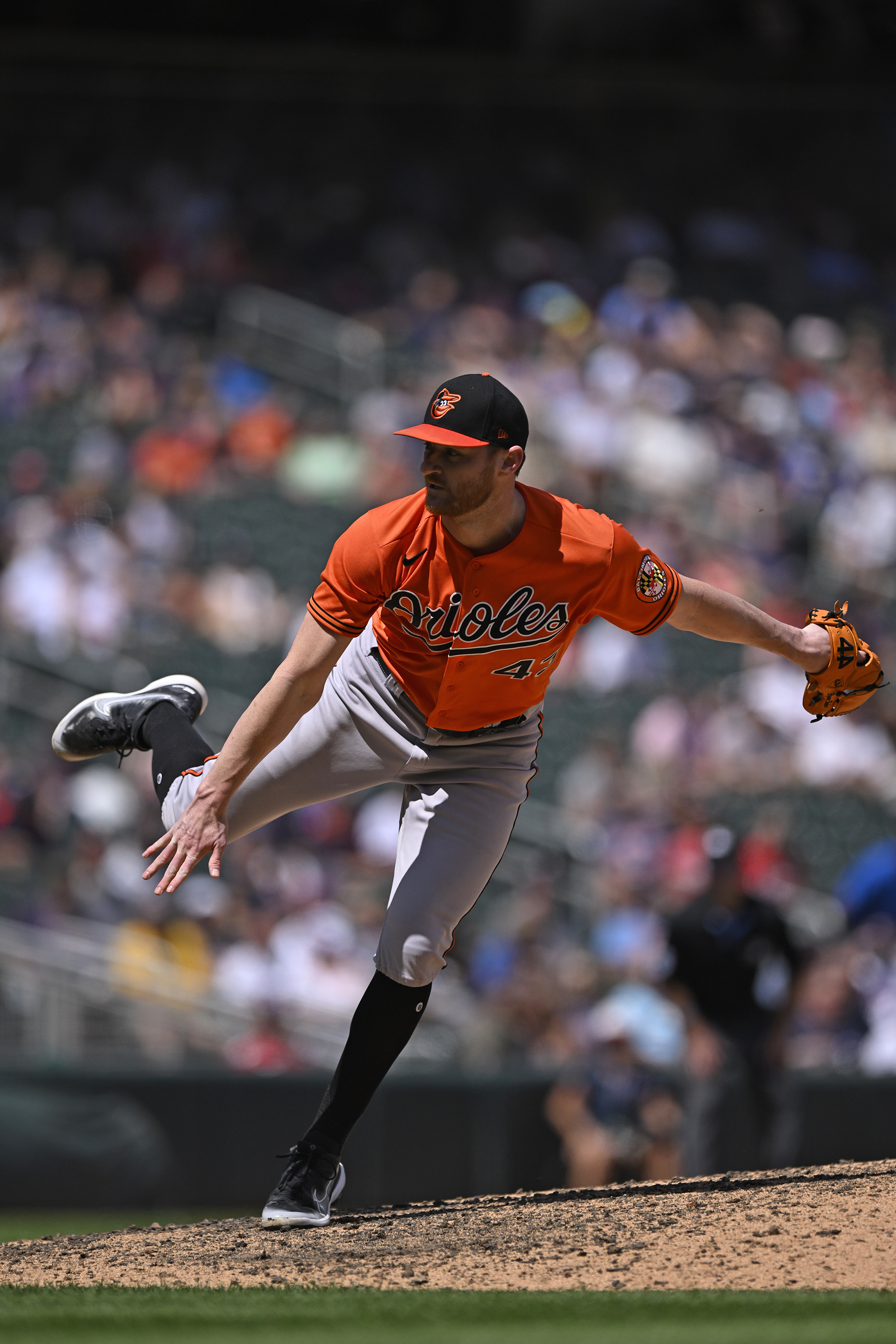 Six-run inning enough for O's to down Twins, extend streak
