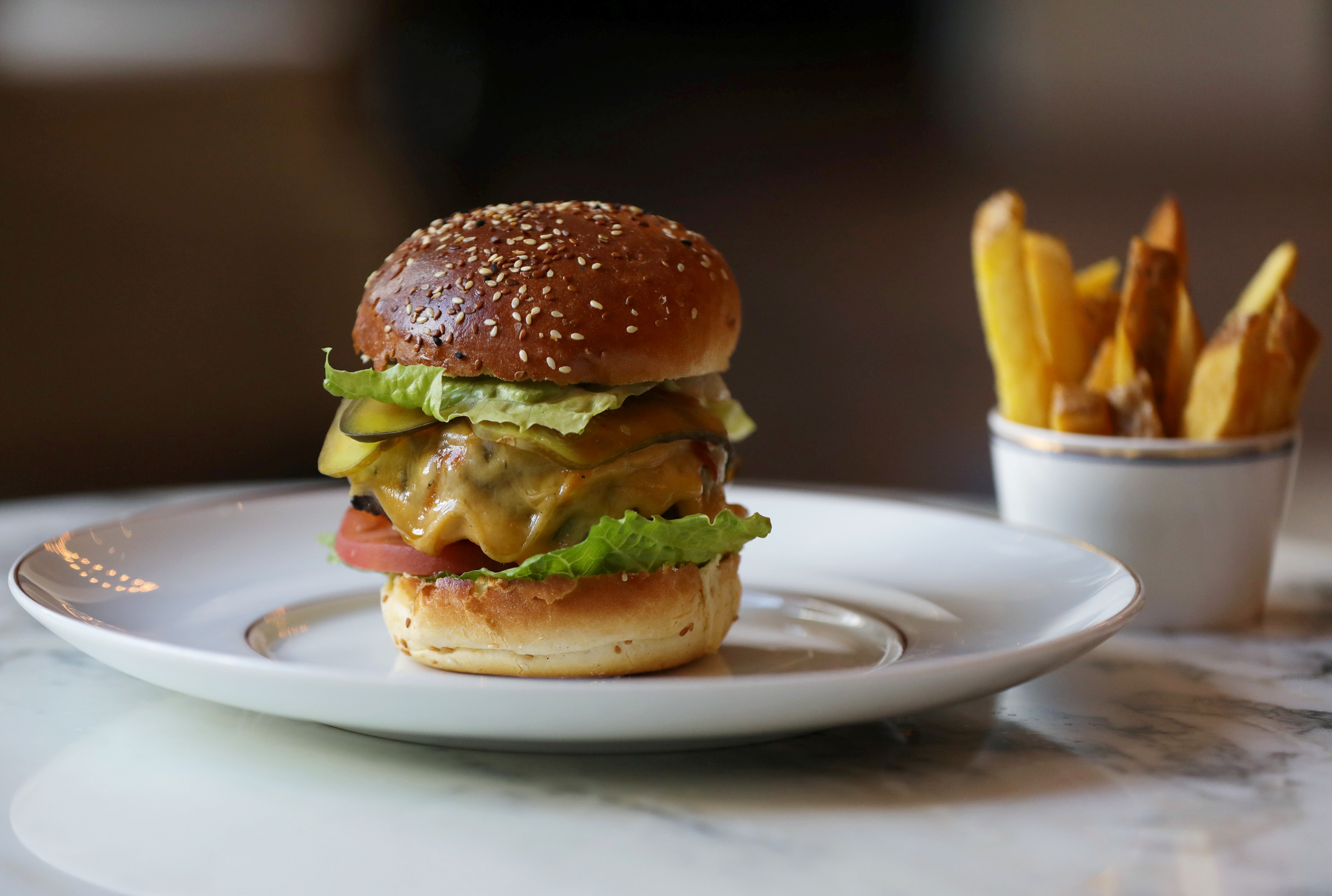 in takeaway Michelin-rated chef\'s | burger $20 Amsterdam Reuters a hit
