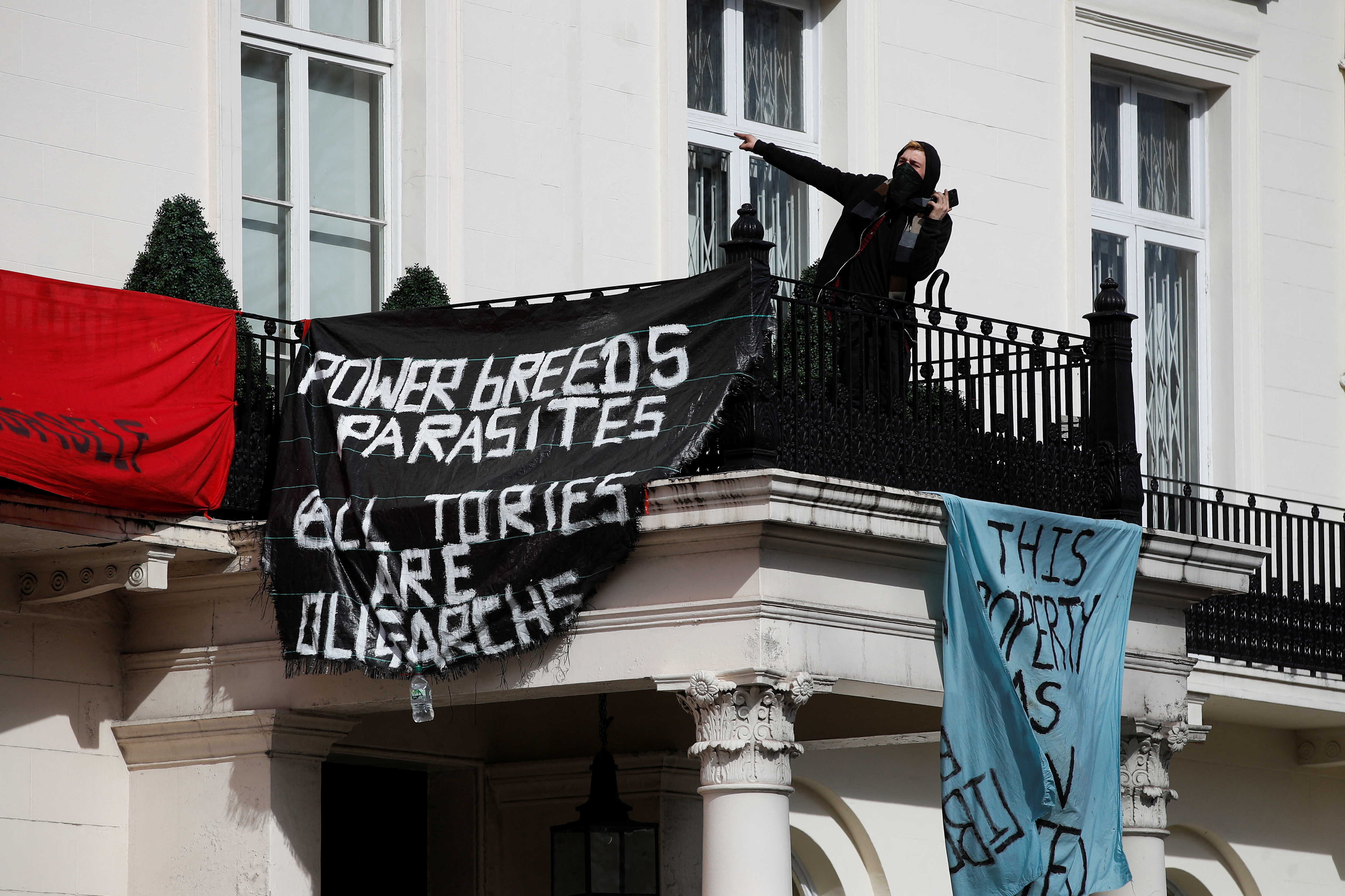 Squatters occupy mansion reportedly belonging to Russian Oligarch, in London