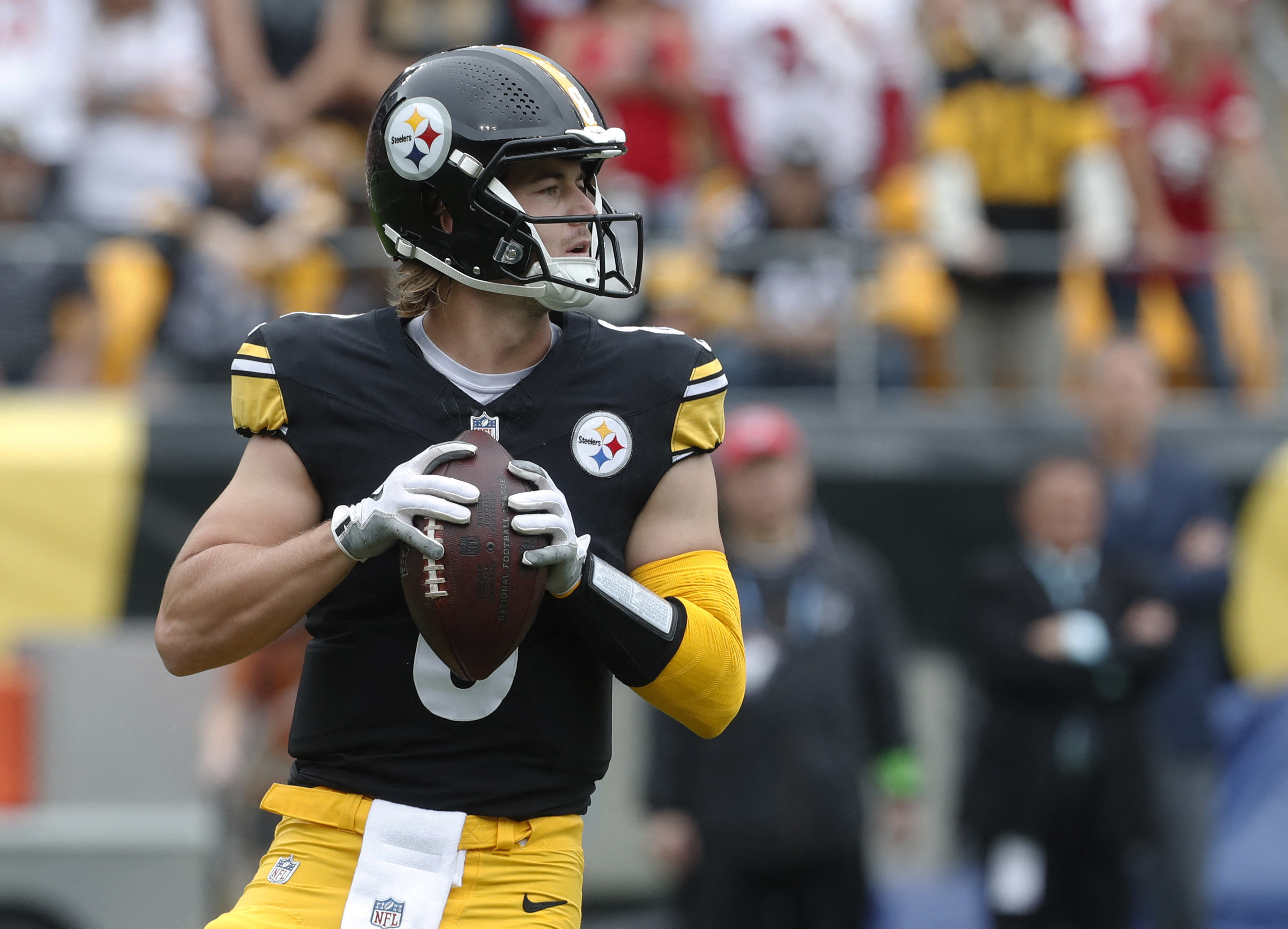 Brock Purdy, Christian McCaffrey help 49ers dominate Steelers | Reuters