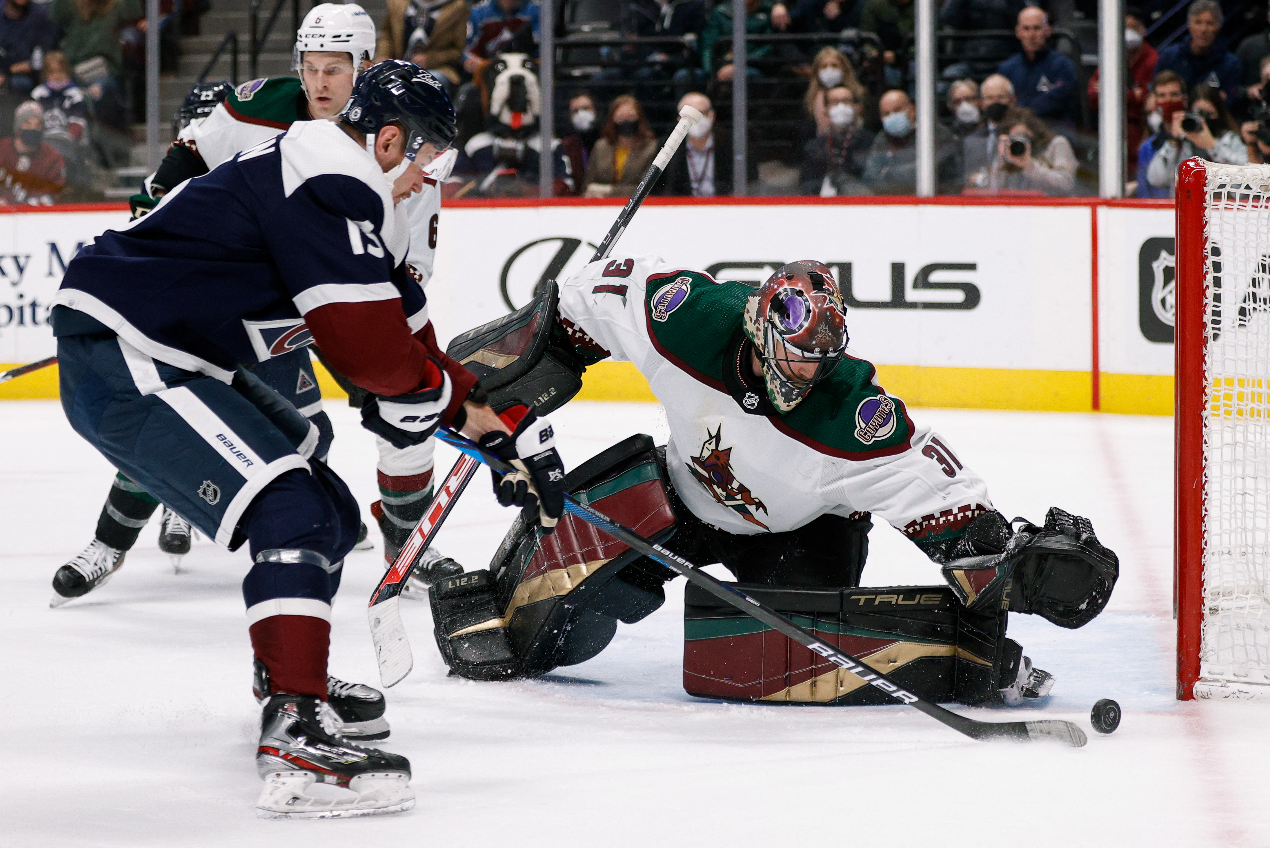 Coyotes Trade Scott Wedgewood to Dallas for Draft Pick - The