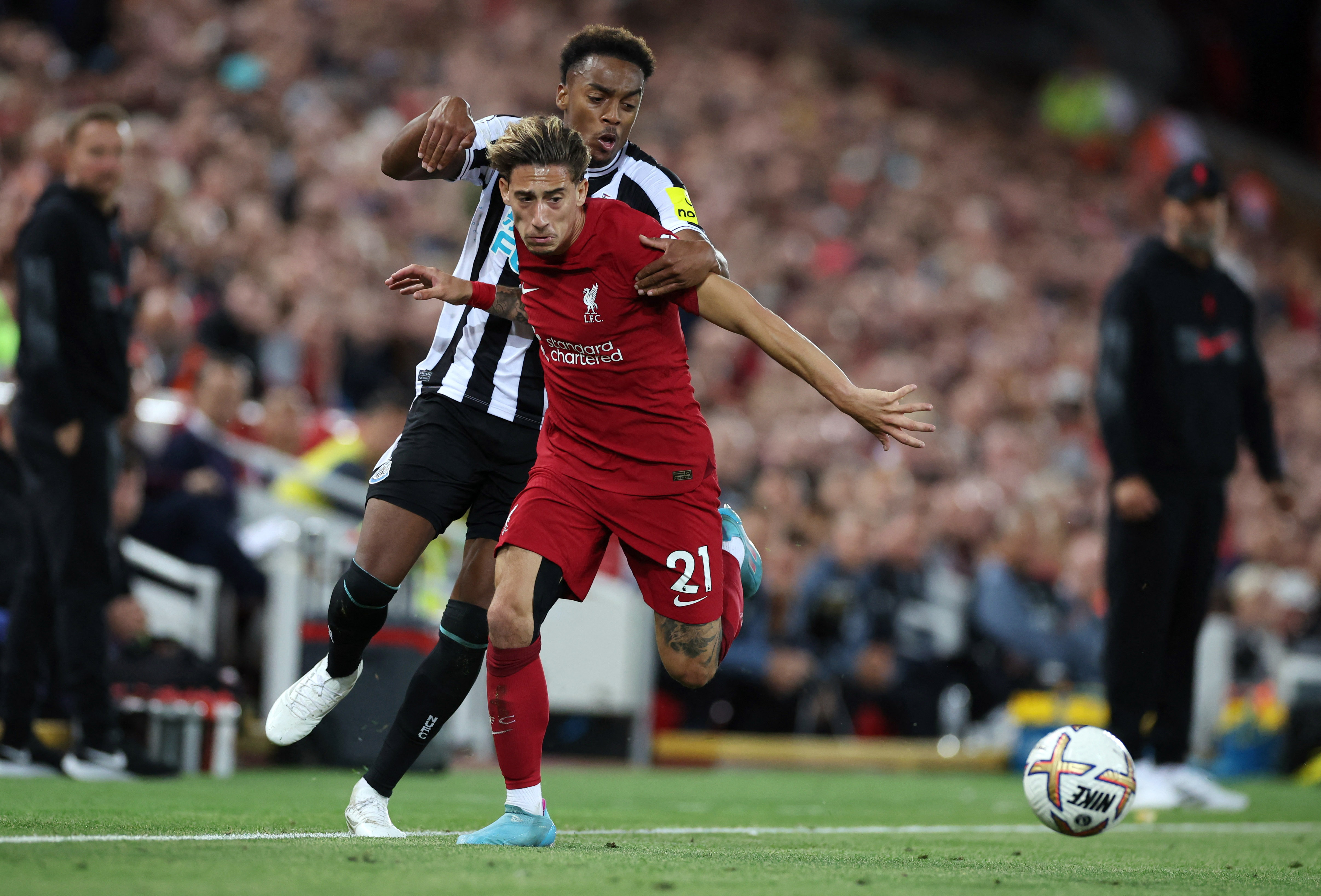 Liverpool leva o empate do Newcastle nos acréscimos do Inglês