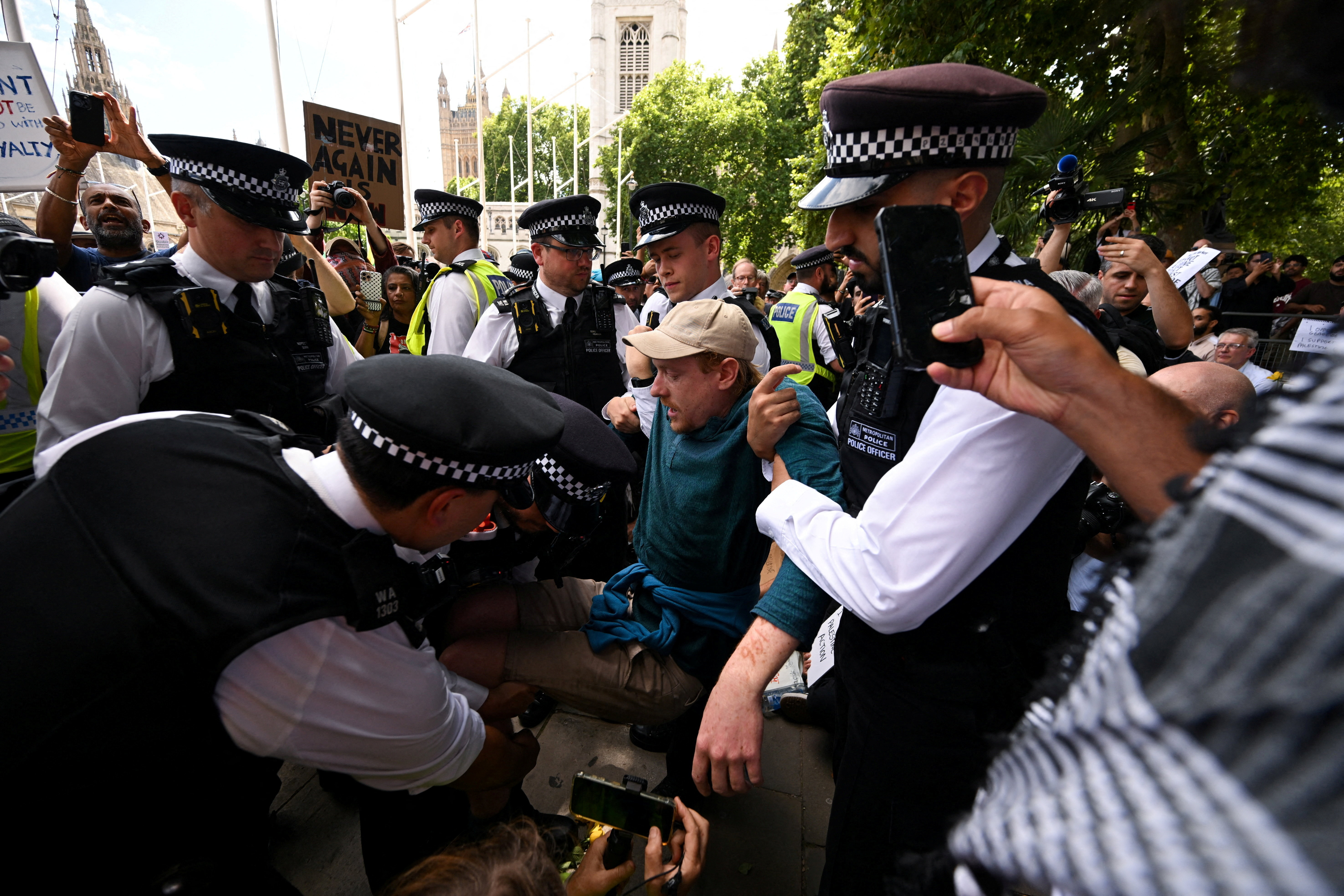 UK police arrest more than 466 at protest for banned Palestine Action group  | Reuters