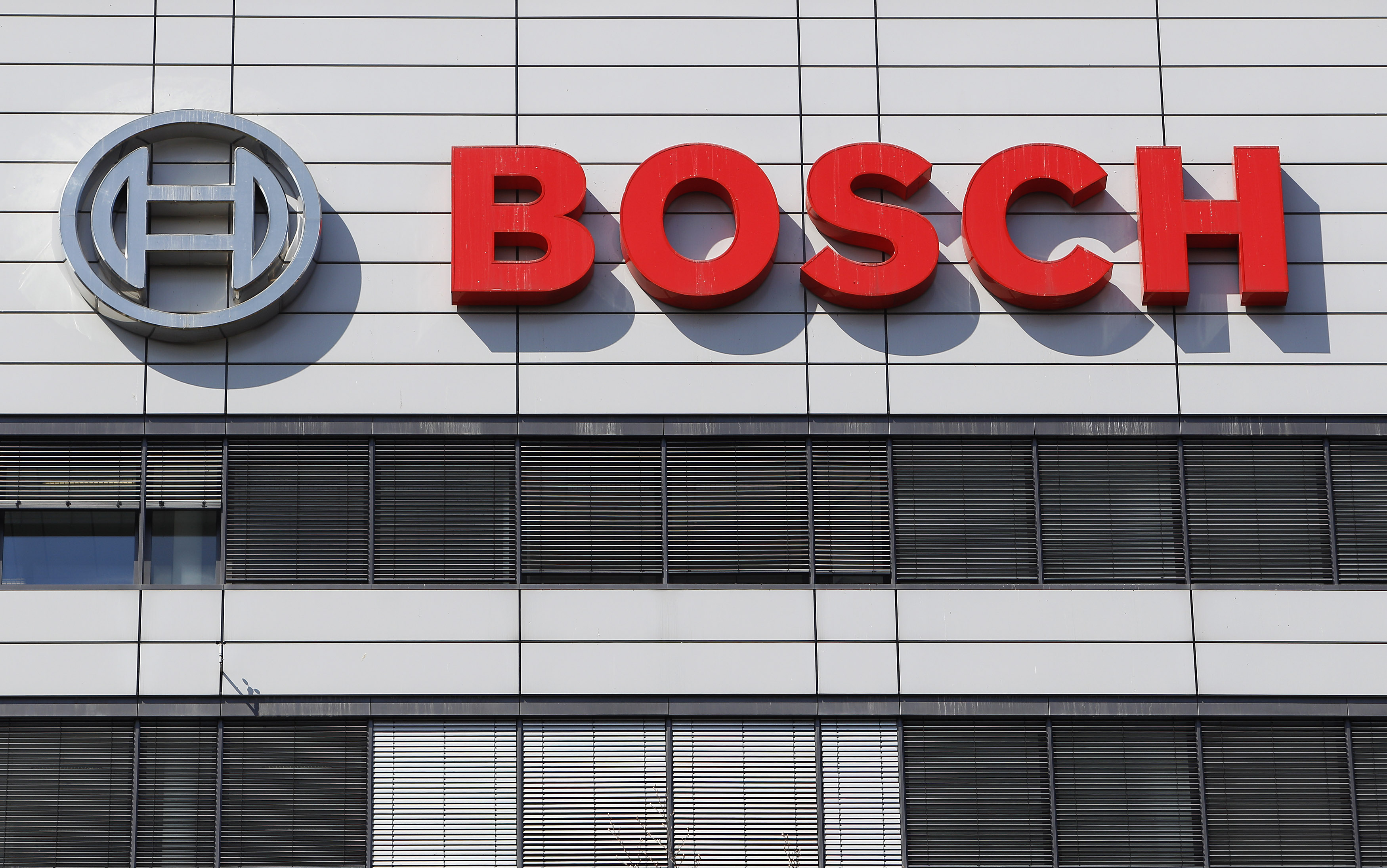 Bosch looks to growth in cars, heating systems | Reuters
