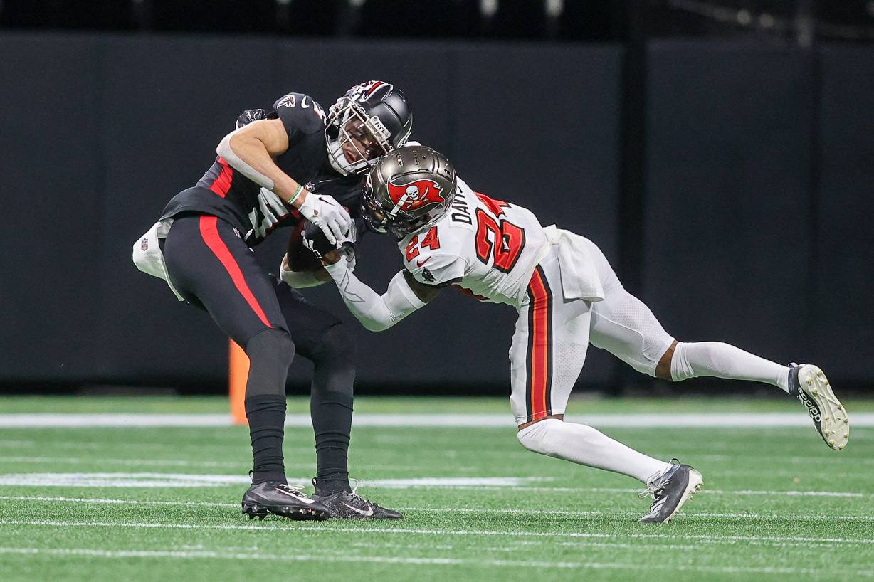 Bucs Win Back-and-forth Battle To Match Falcons In Division | Reuters