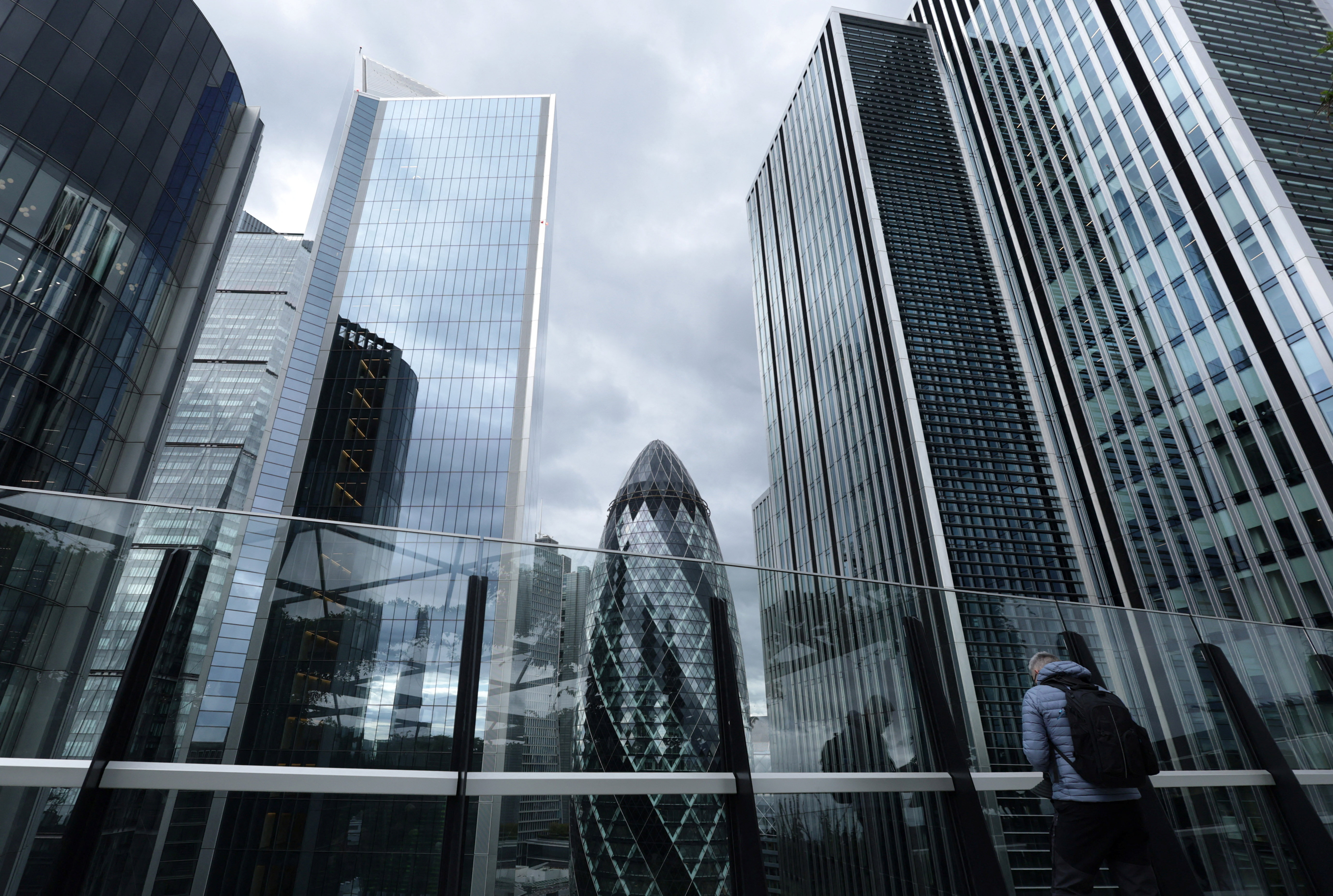 UK business morale falls as concerns about cost pressures and economy  persist, Lloyds says | Reuters