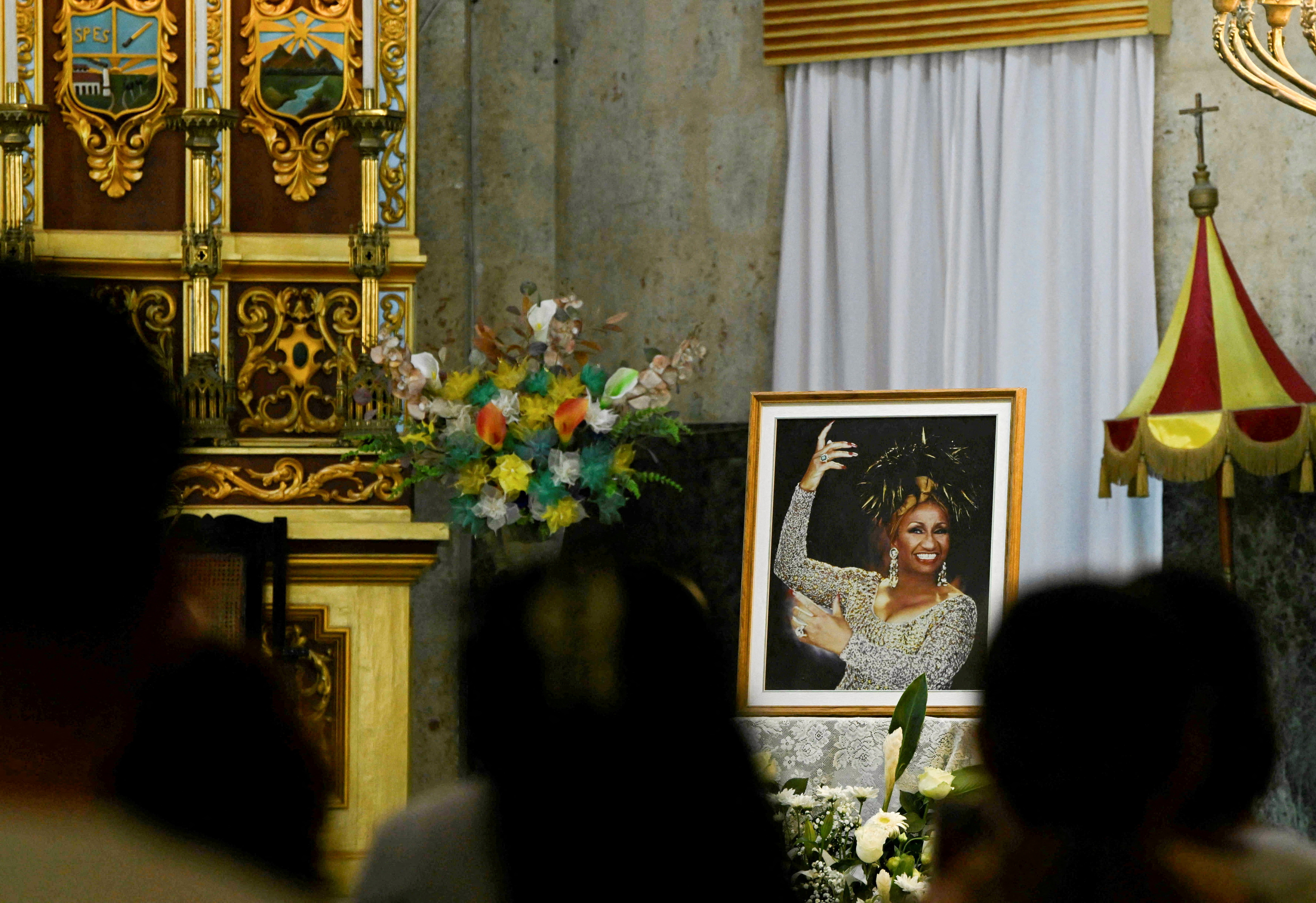 宇宙人の遺体」、メキシコ議会で公開 UFO巡り公聴会 | ロイター