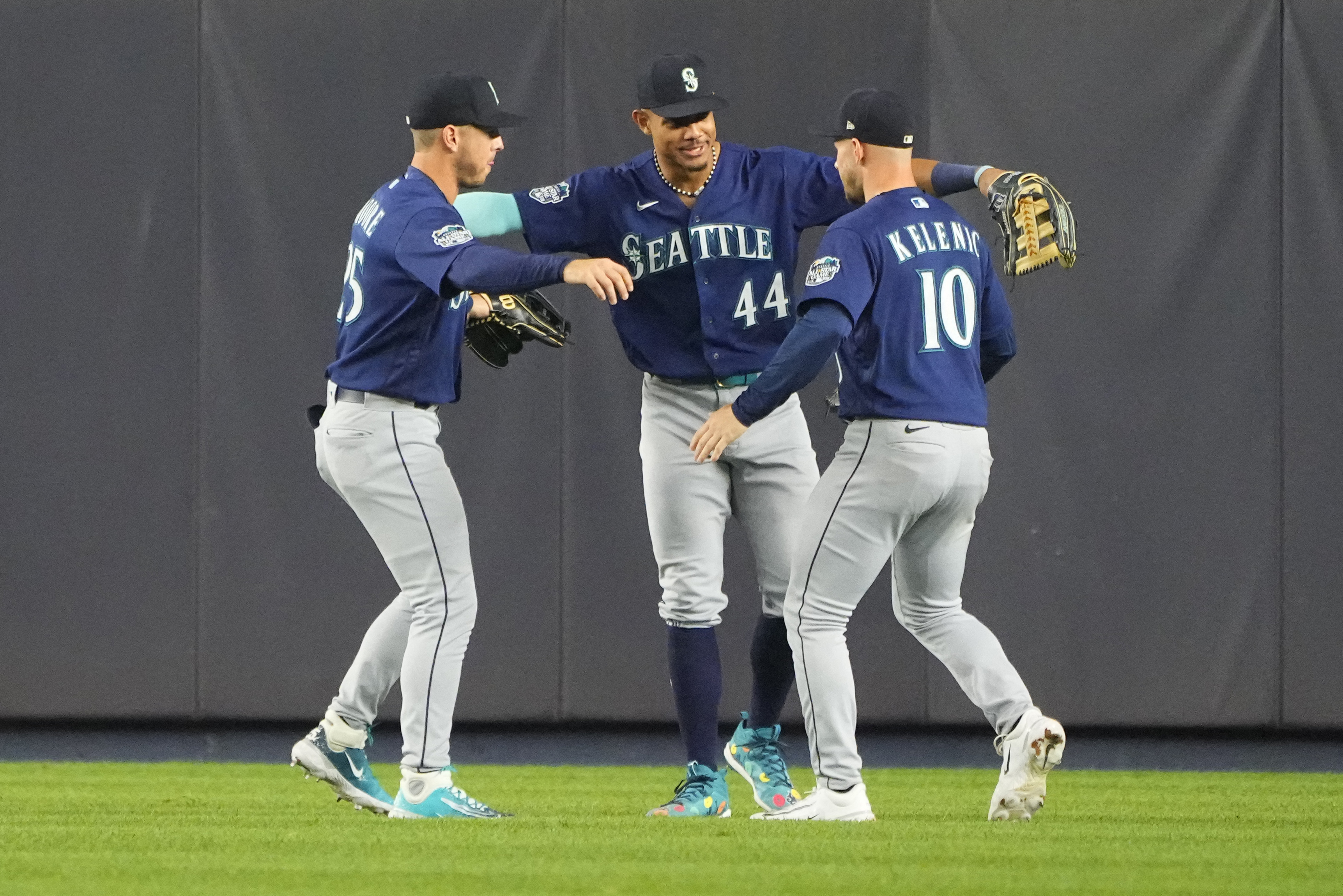 Mariners hammer struggling Germán as Woo gets his 1st win in a 10-2 rout of  the Yankees