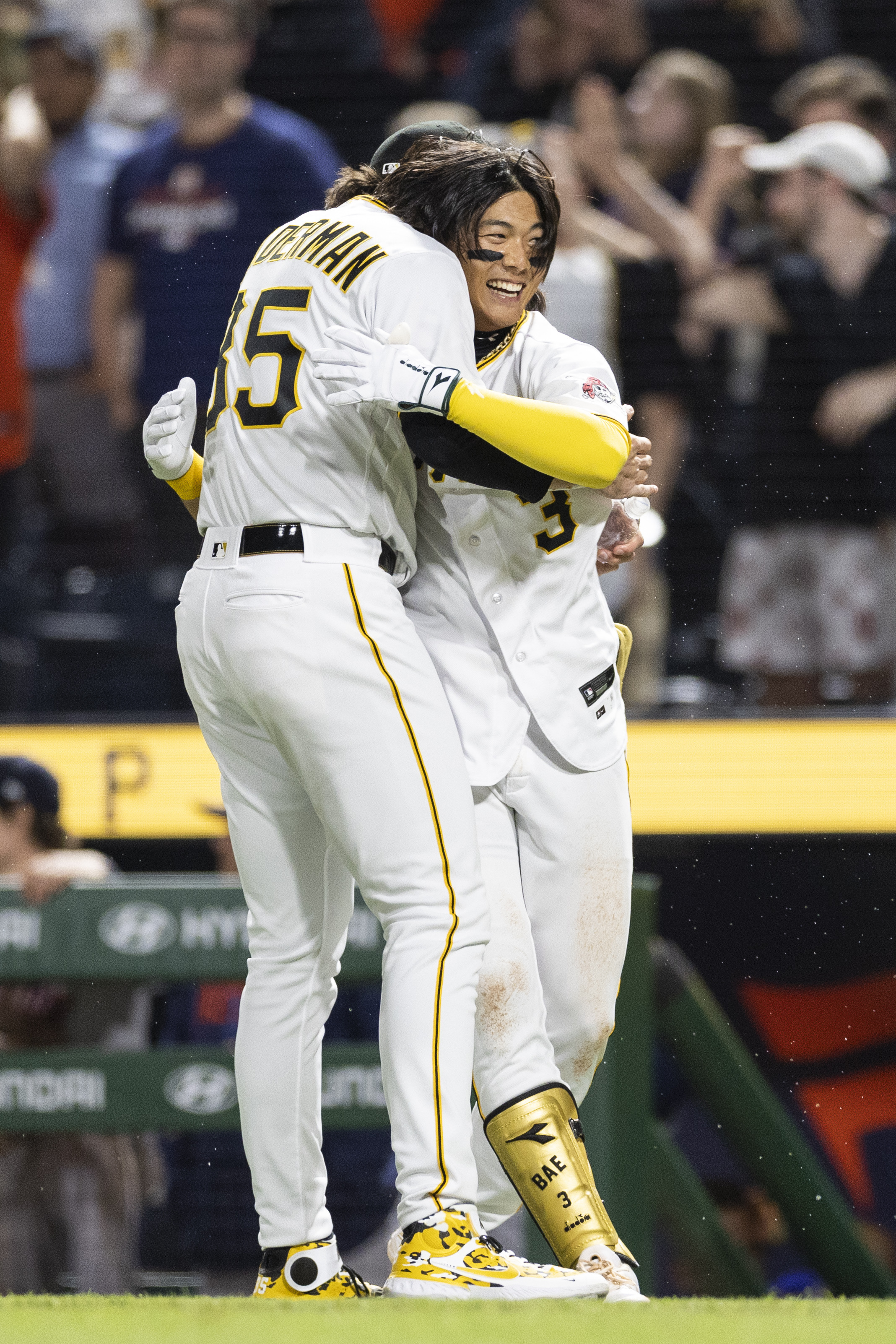 MLB Final Scores: Ji Hwan Bae lifts Pirates to walkoff 7-4 win over Astros  - Bucs Dugout