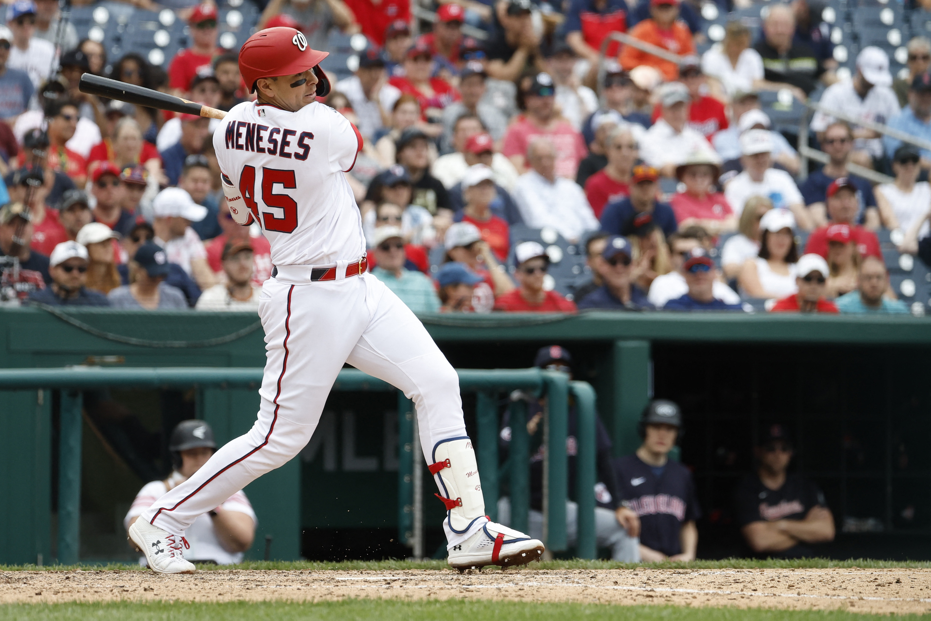 Meneses' 8th-inning HR snaps Braves' 5-game winning streak