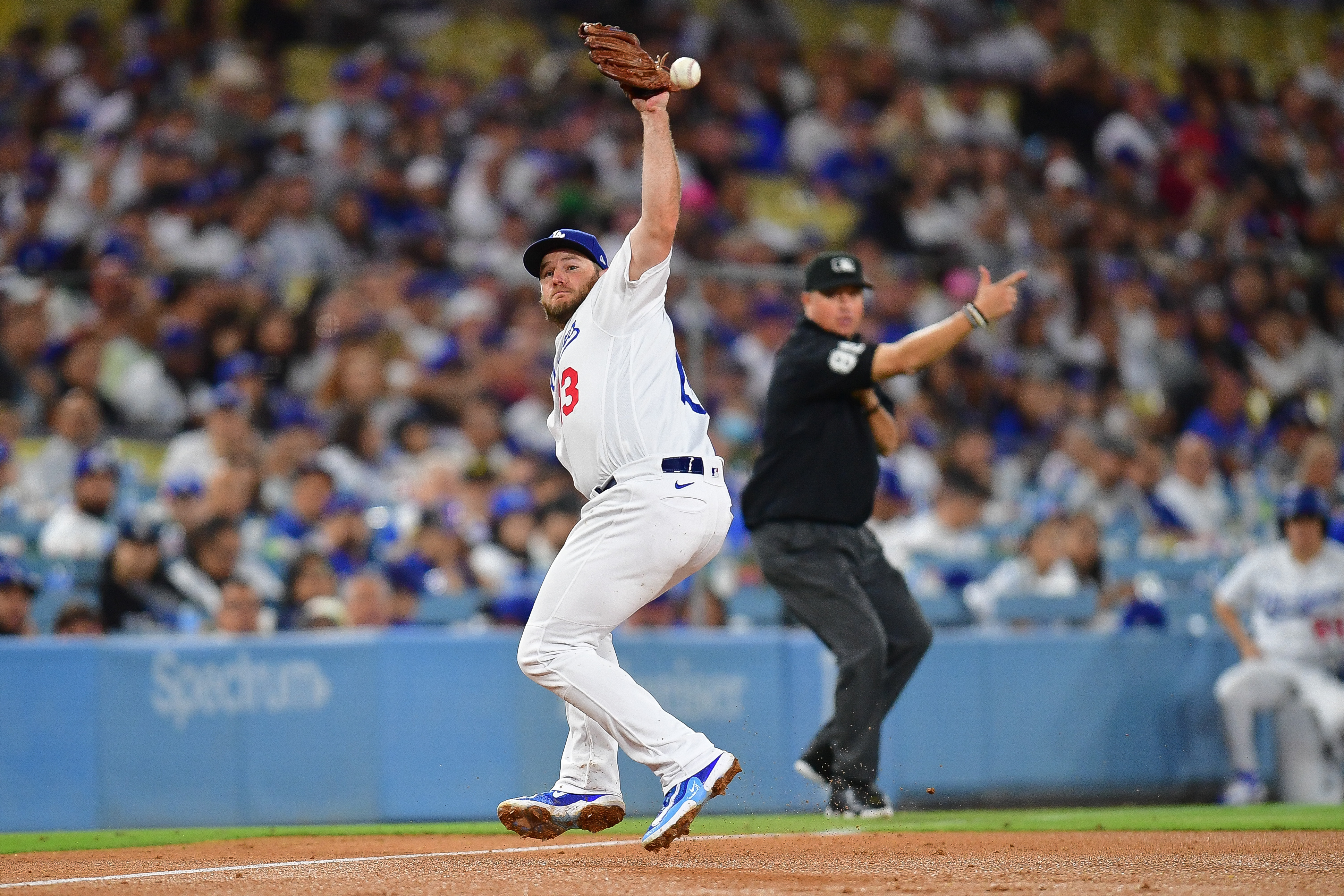 Freddie Freeman, Dodgers pile on against Padres