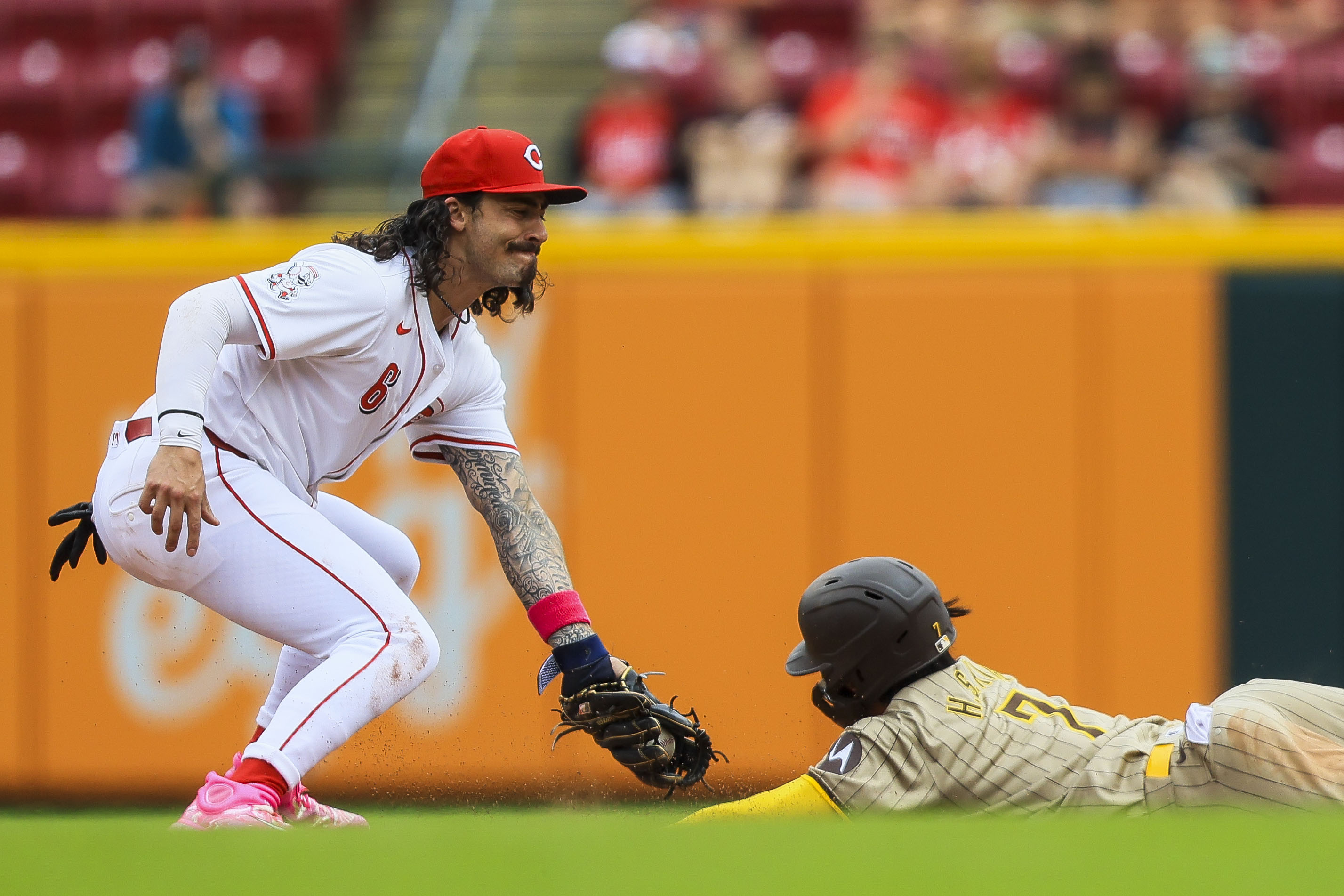 Luis Arraez hits in bunches, Padres top Reds in 10 innings | Reuters