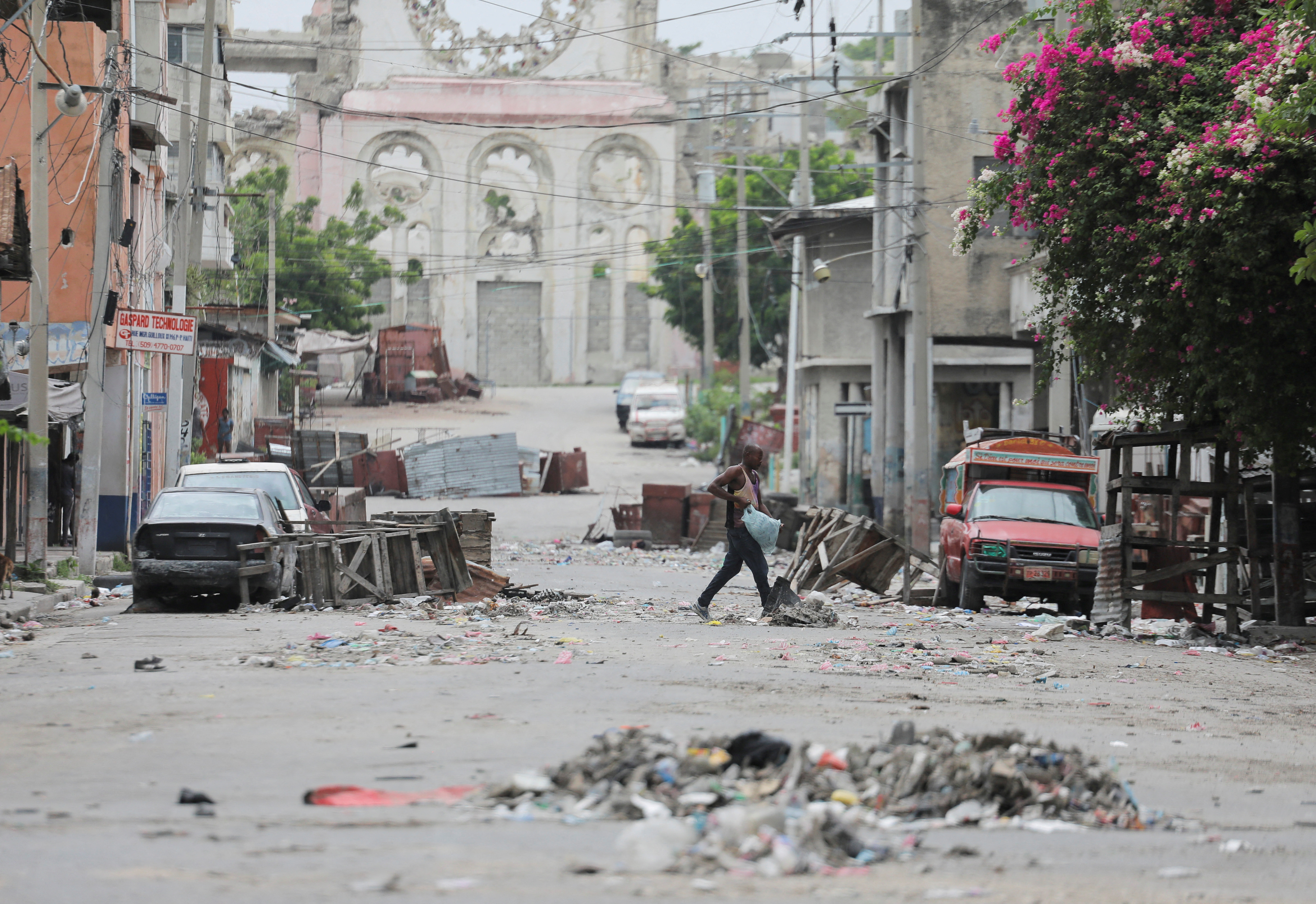 Haiti gangs wage battles in downtown Port-au-Prince