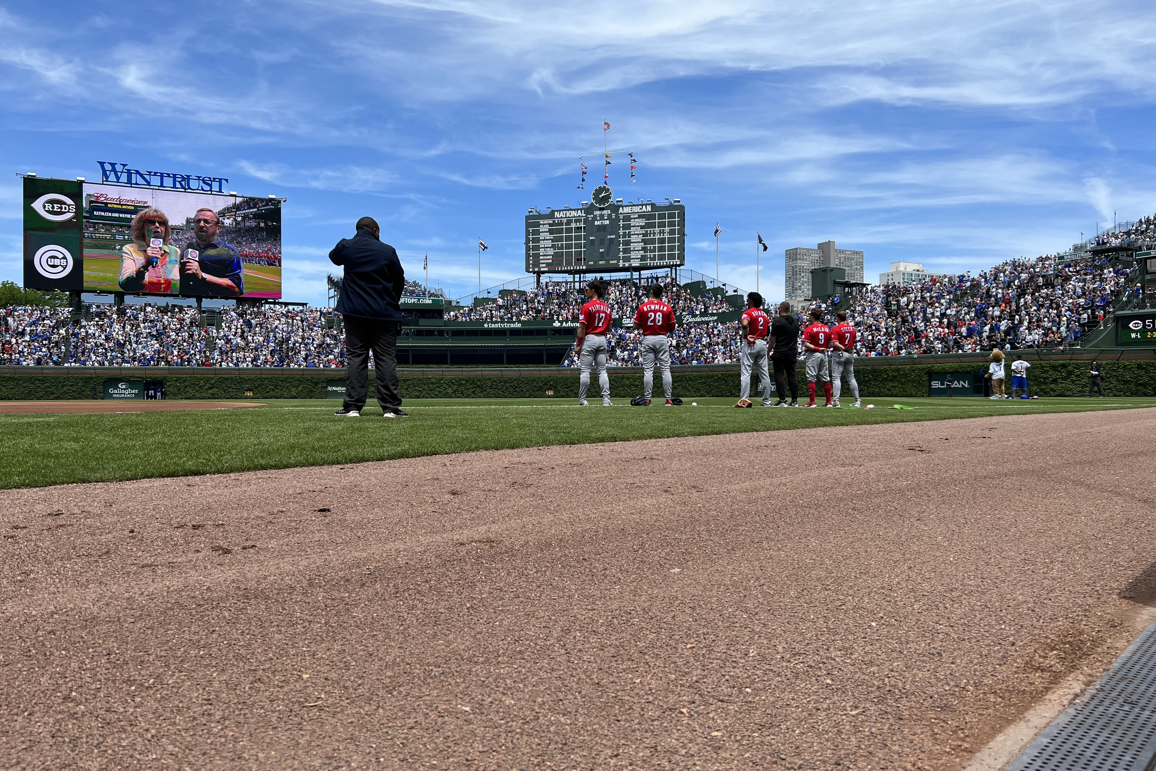 Hot-hitting Reds earn road sweep over Cubs