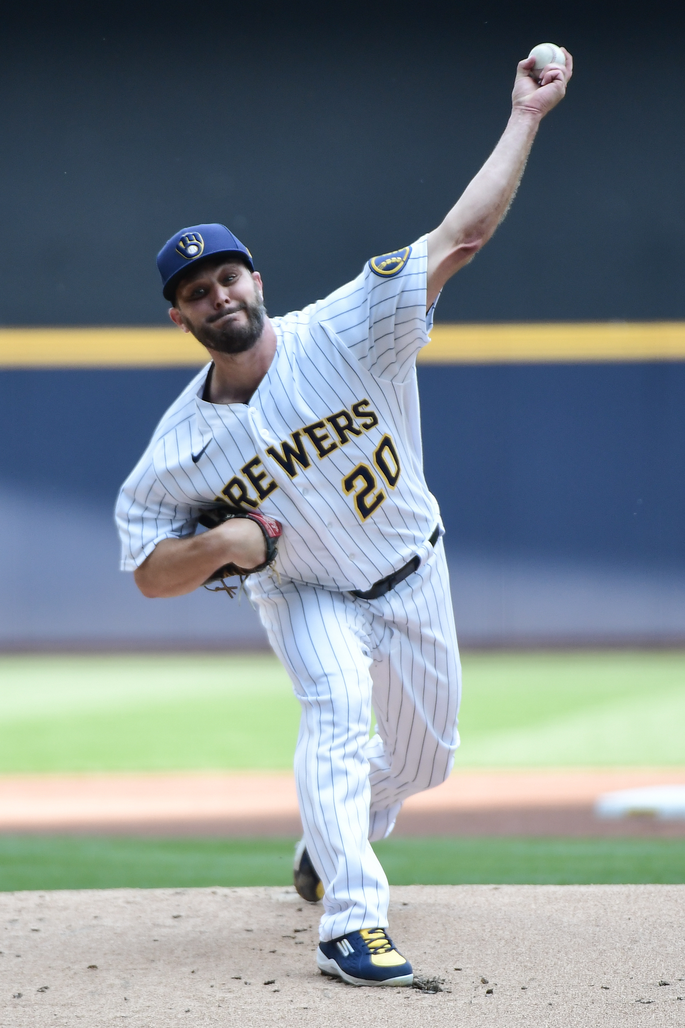 Brewers hand Pirates fifth straight loss, 5-0