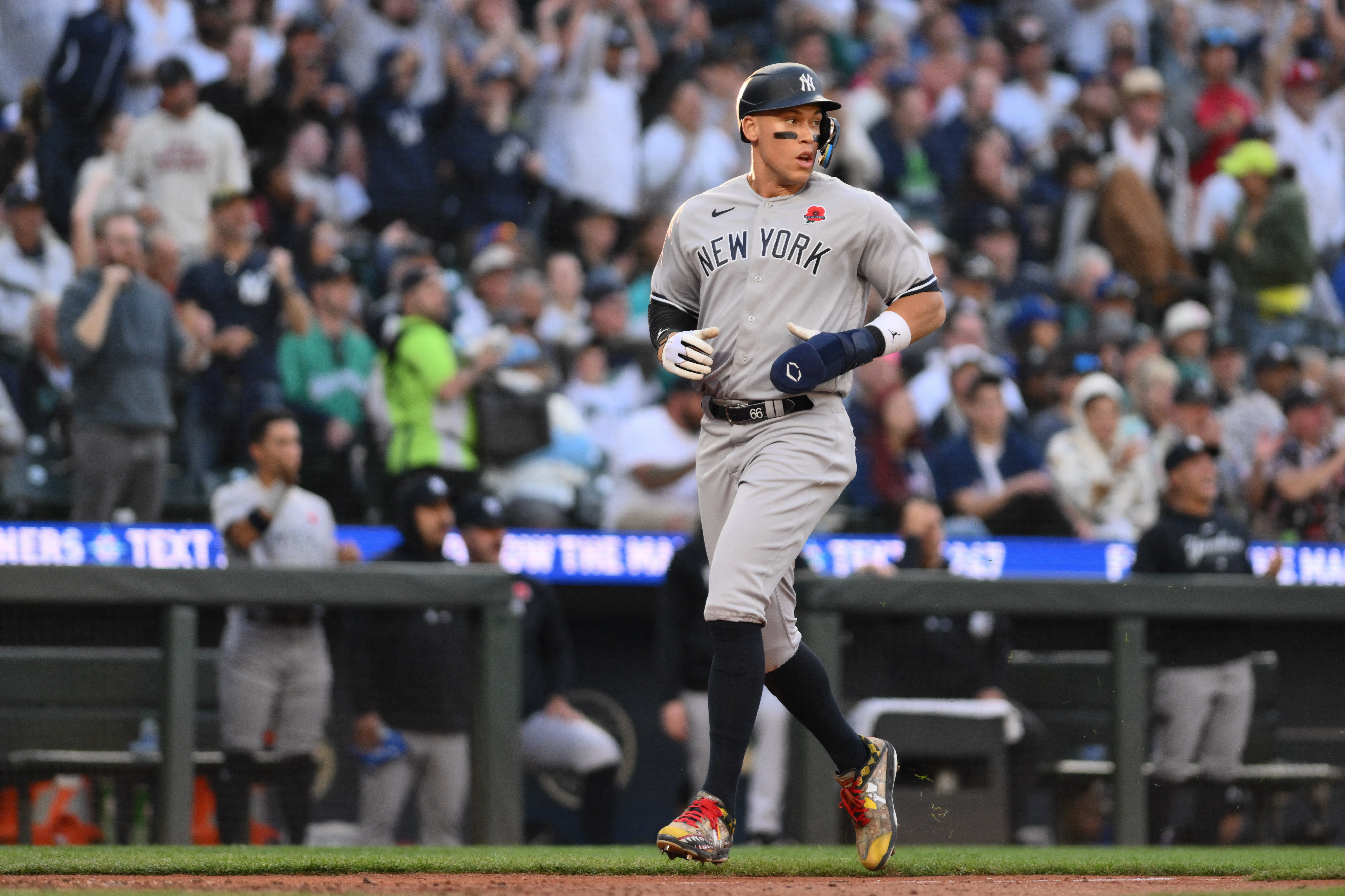 Aar baseball jersey men mlb yankees on Judge homered twice as Yankees beat  Brewers 12-8 to avoid sweep