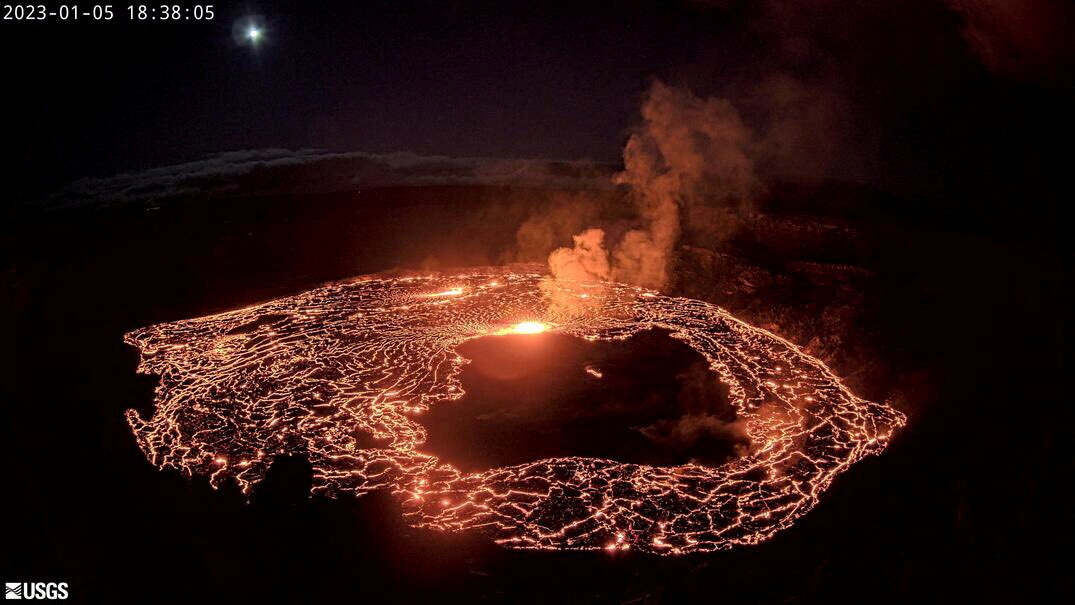 Hawaii's Kilauea volcano eruption resumes, alert level raised USGS