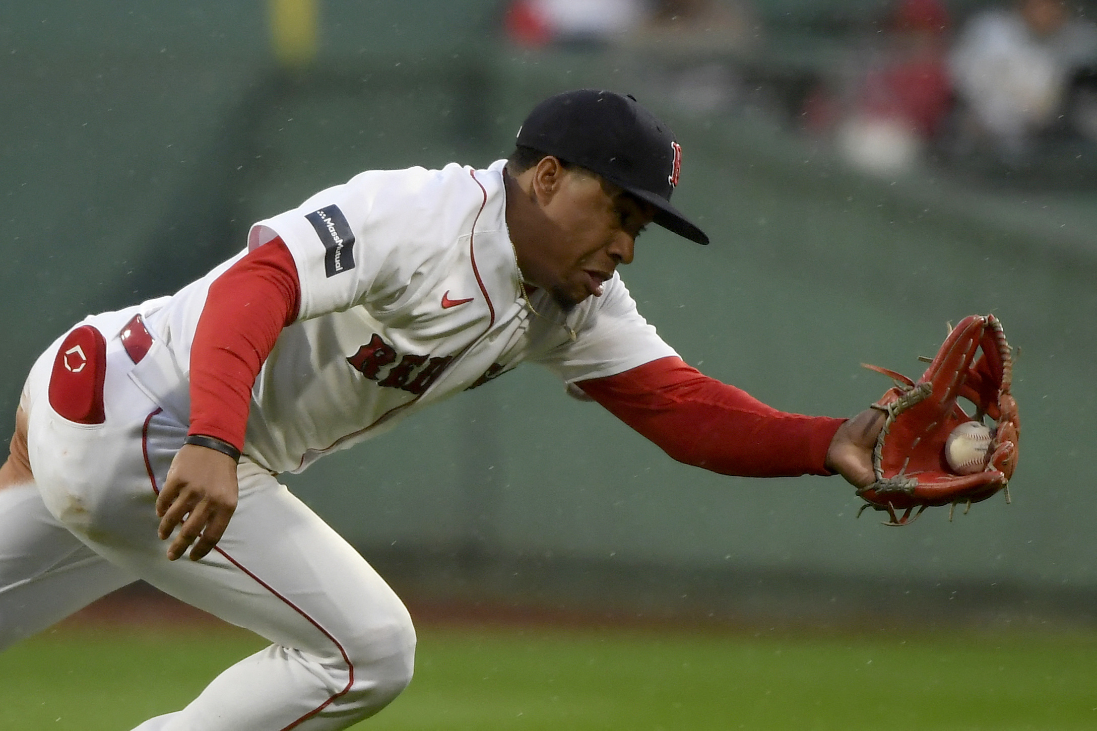 Luis Robert Jr.'s solo shot lifts White Sox over Red Sox 1-0