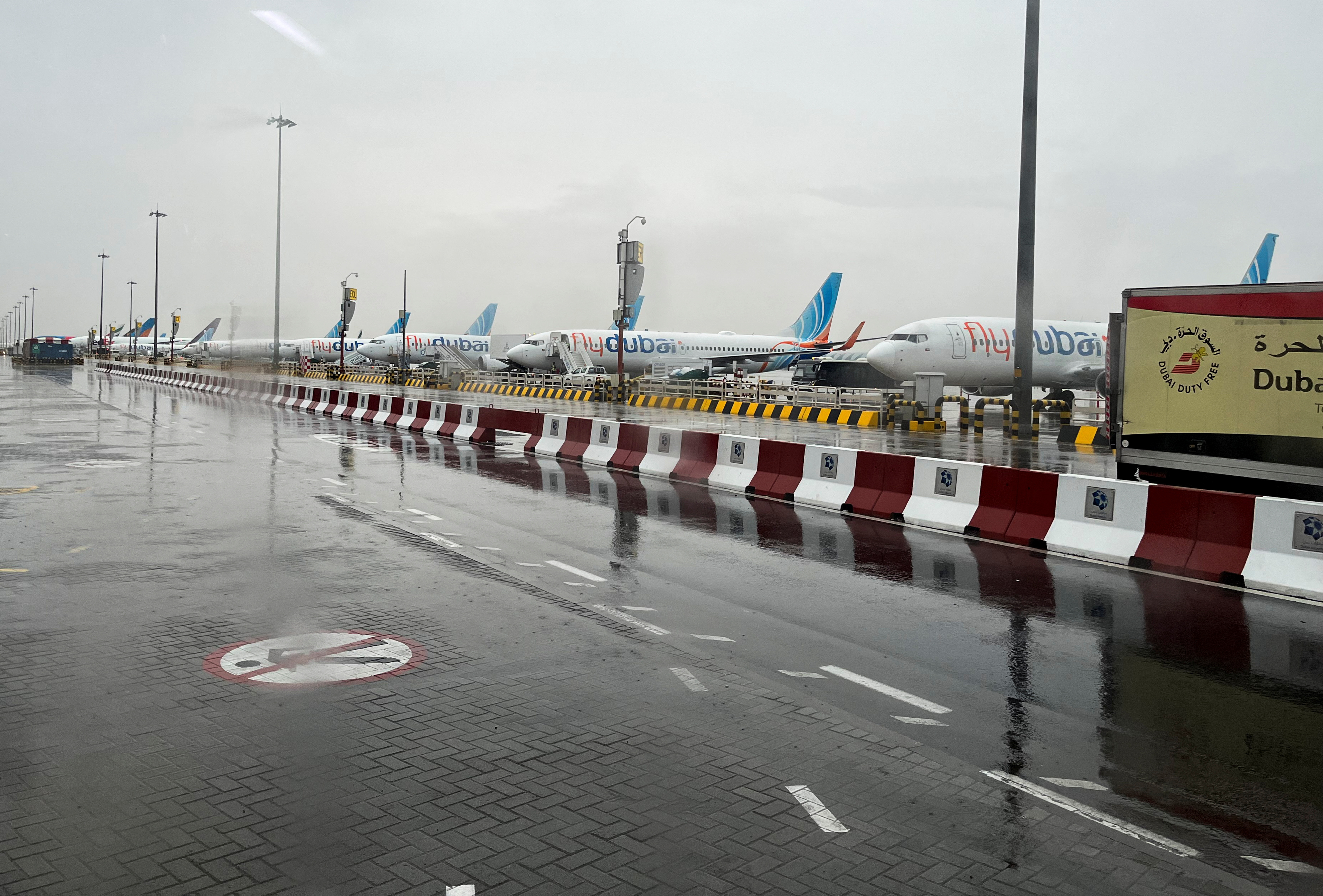 Adverse weather disrupts some flights at Dubai s main airport