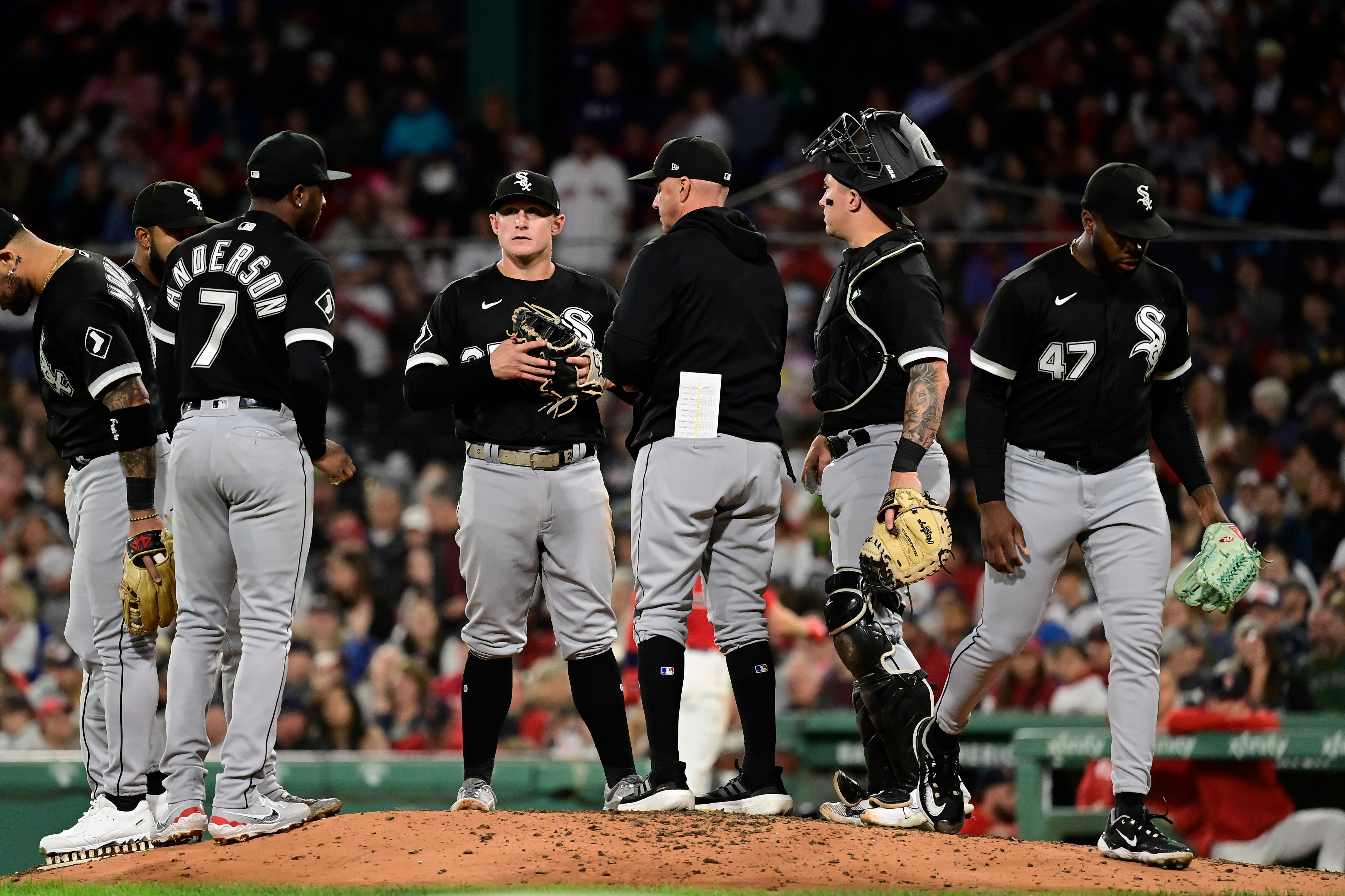 Red Sox close 2-year, $12 million deal with former White Sox