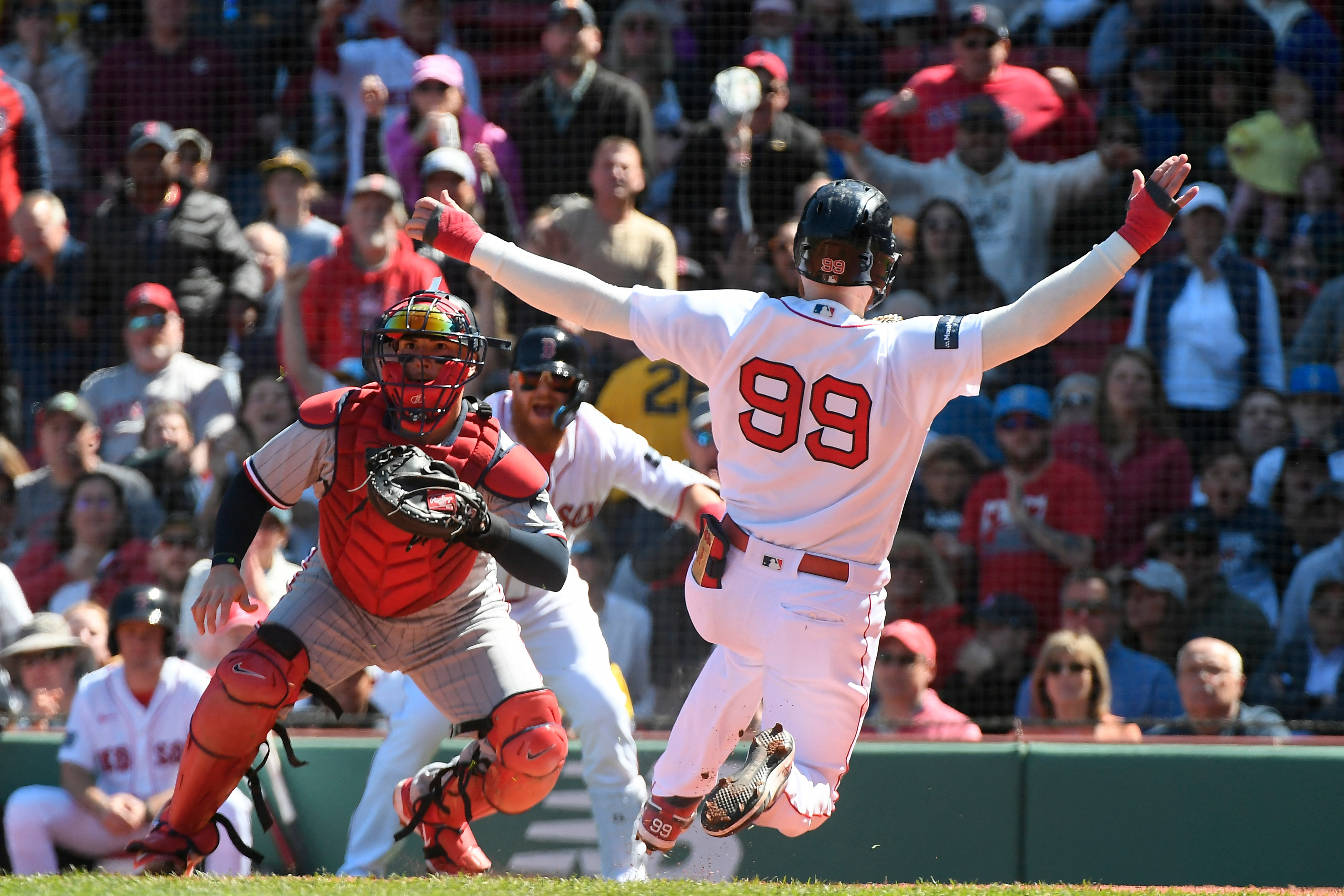 Outman grand slam lifts Dodgers past Twins