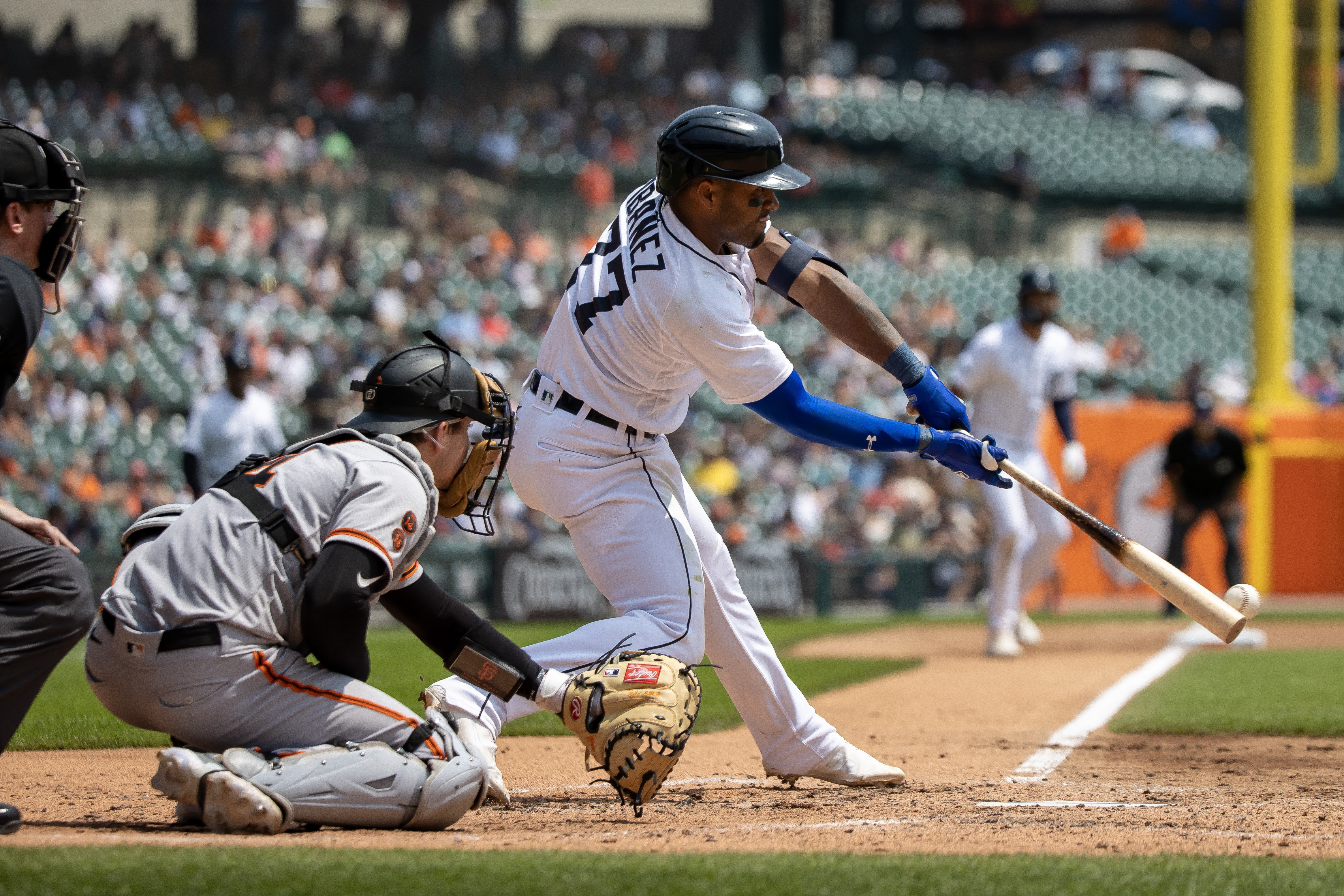 Tigers hand Giants sixth straight loss in makeup game