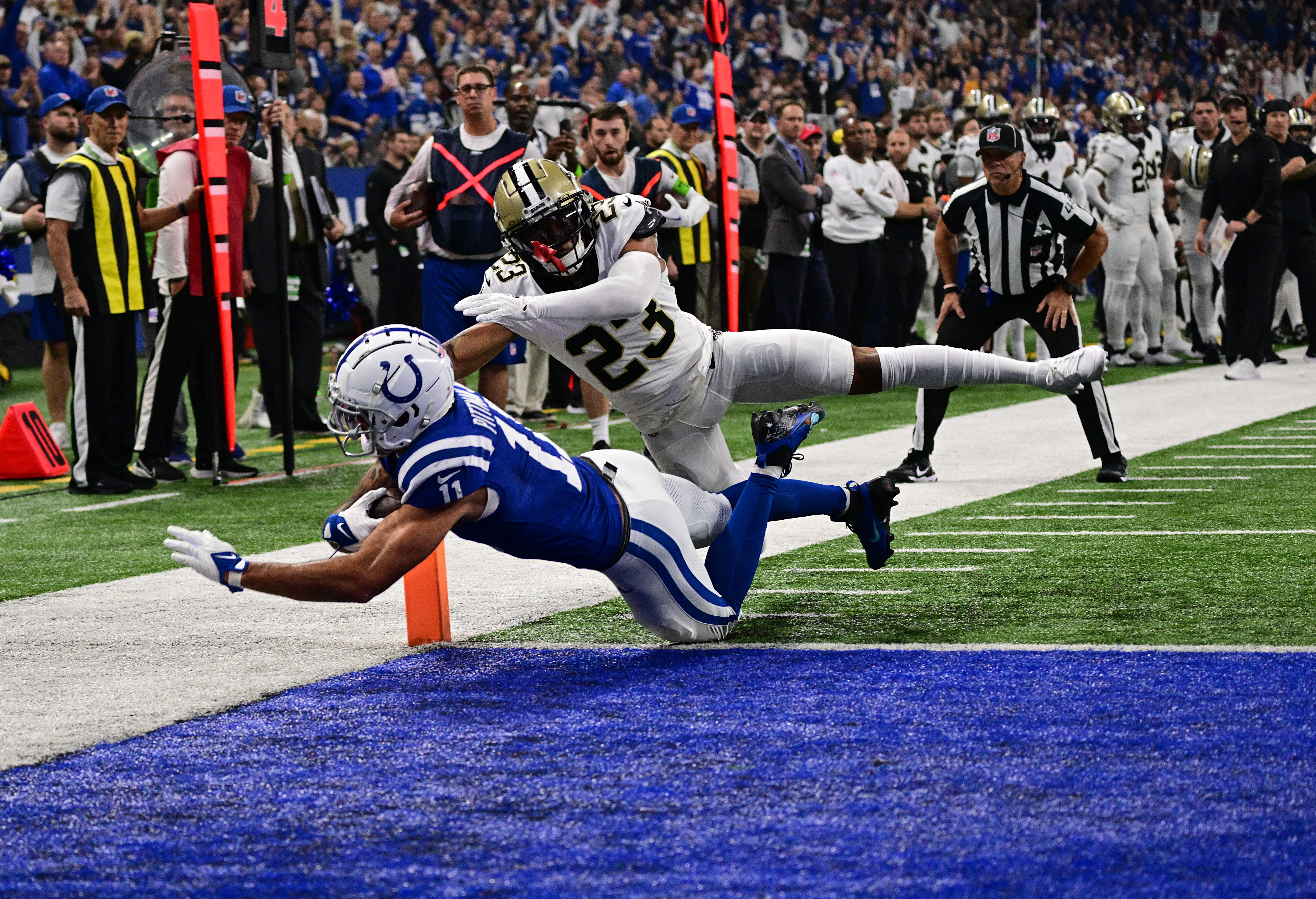 Saints offense comes alive in 38-27 win over Colts | Reuters